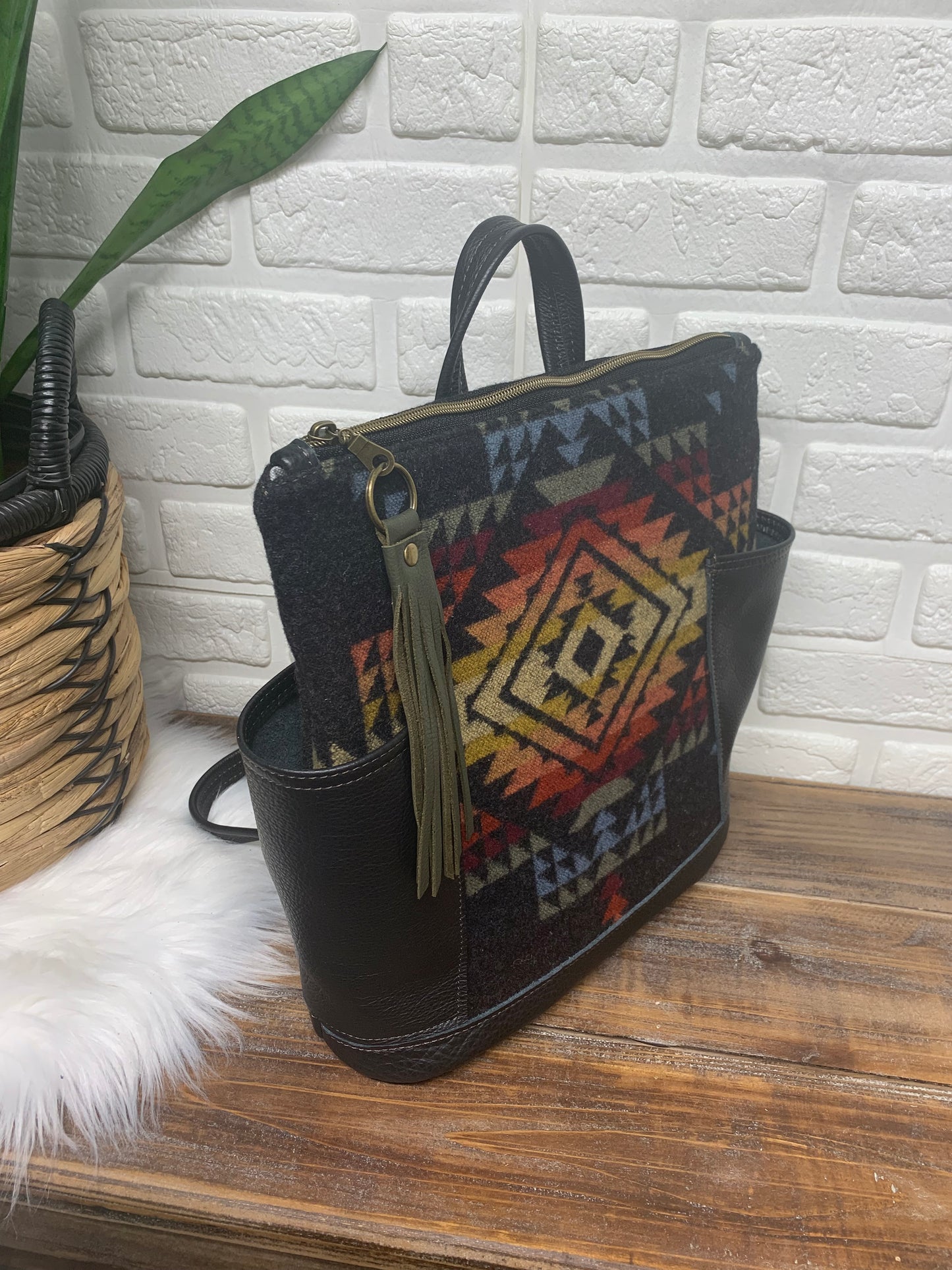 Bucket backpack Wool and Black Leather, Pueblo Dwelling