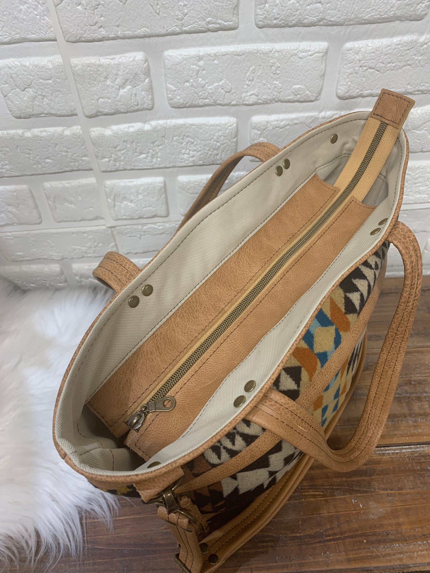 Topaz tote Wool and leather, Rancho Arroyo black, caramel leather
