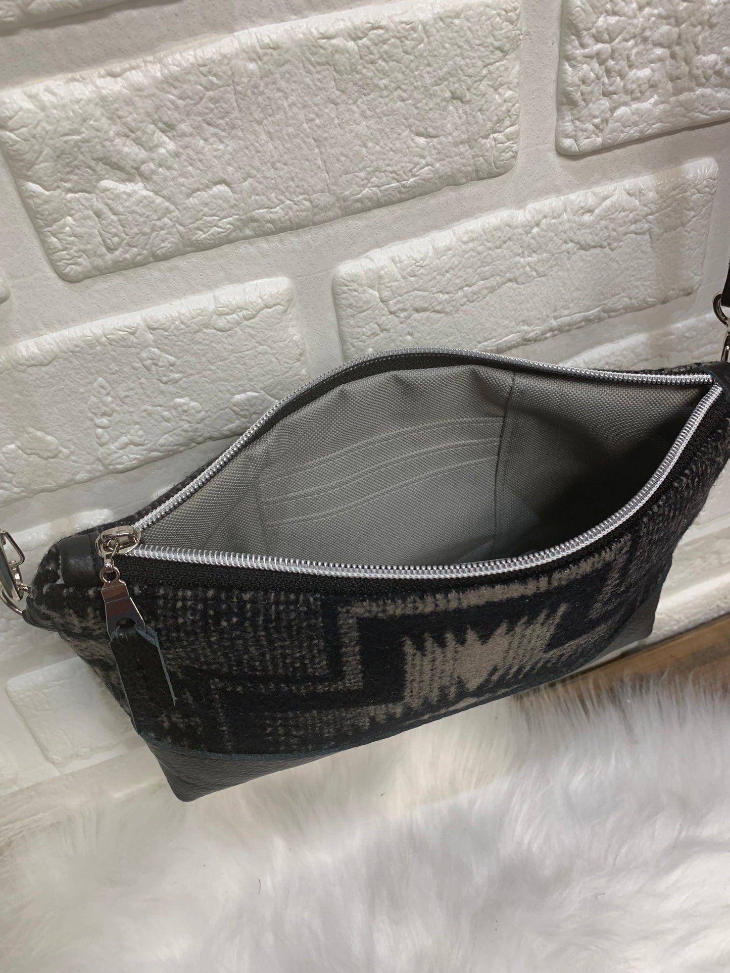 Ruby crossbody bag wool and leather, black leather