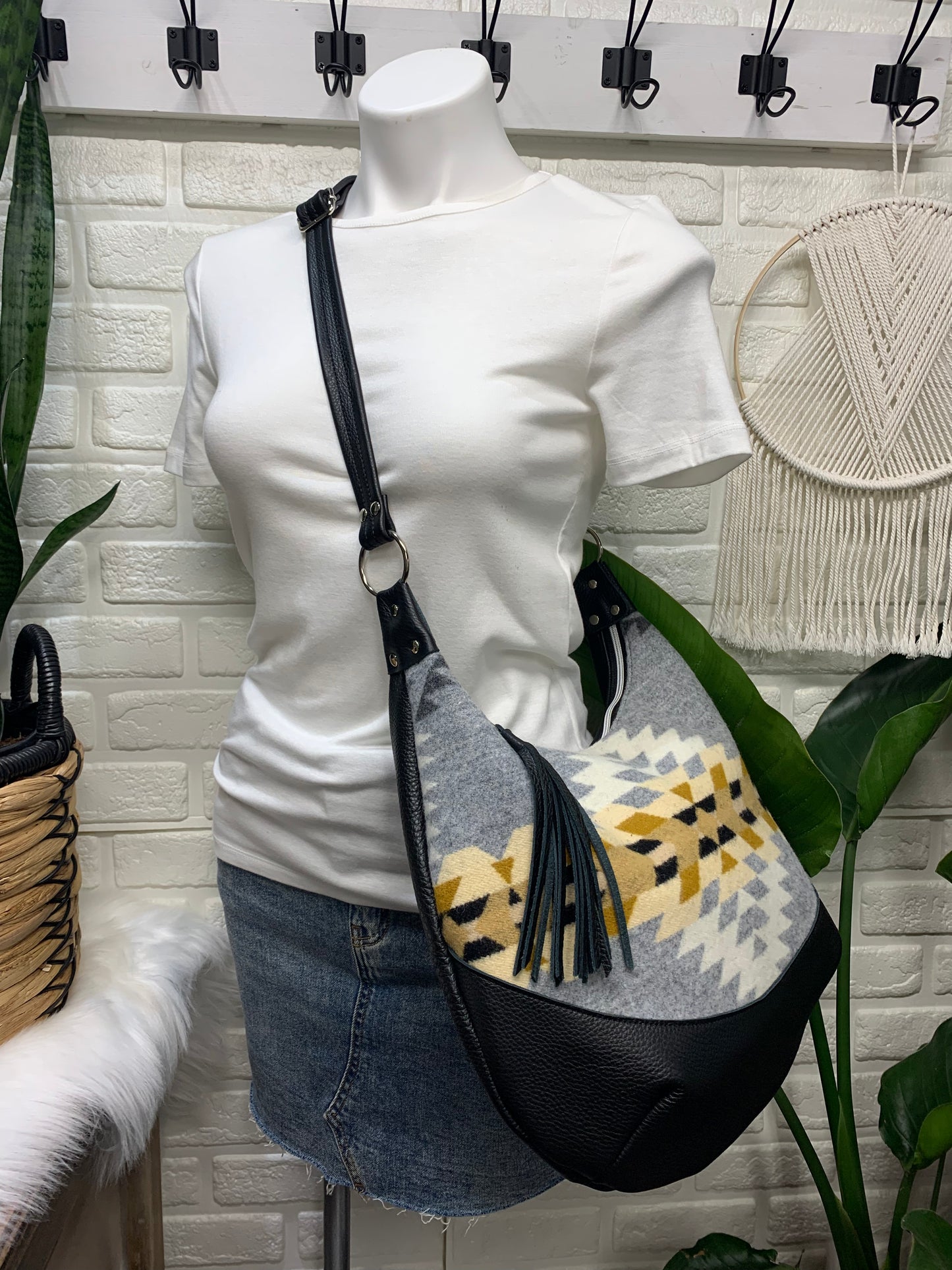 Wool and black leather hobo crossbody bag, Rancho Arroyo wool