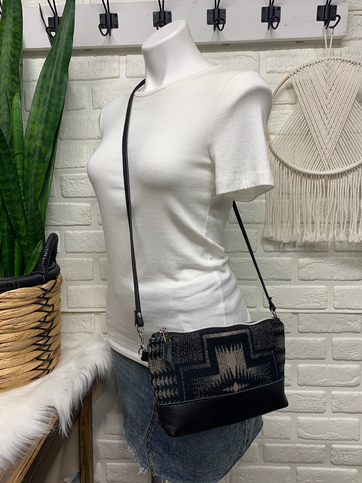 Ruby crossbody bag wool and leather, black leather