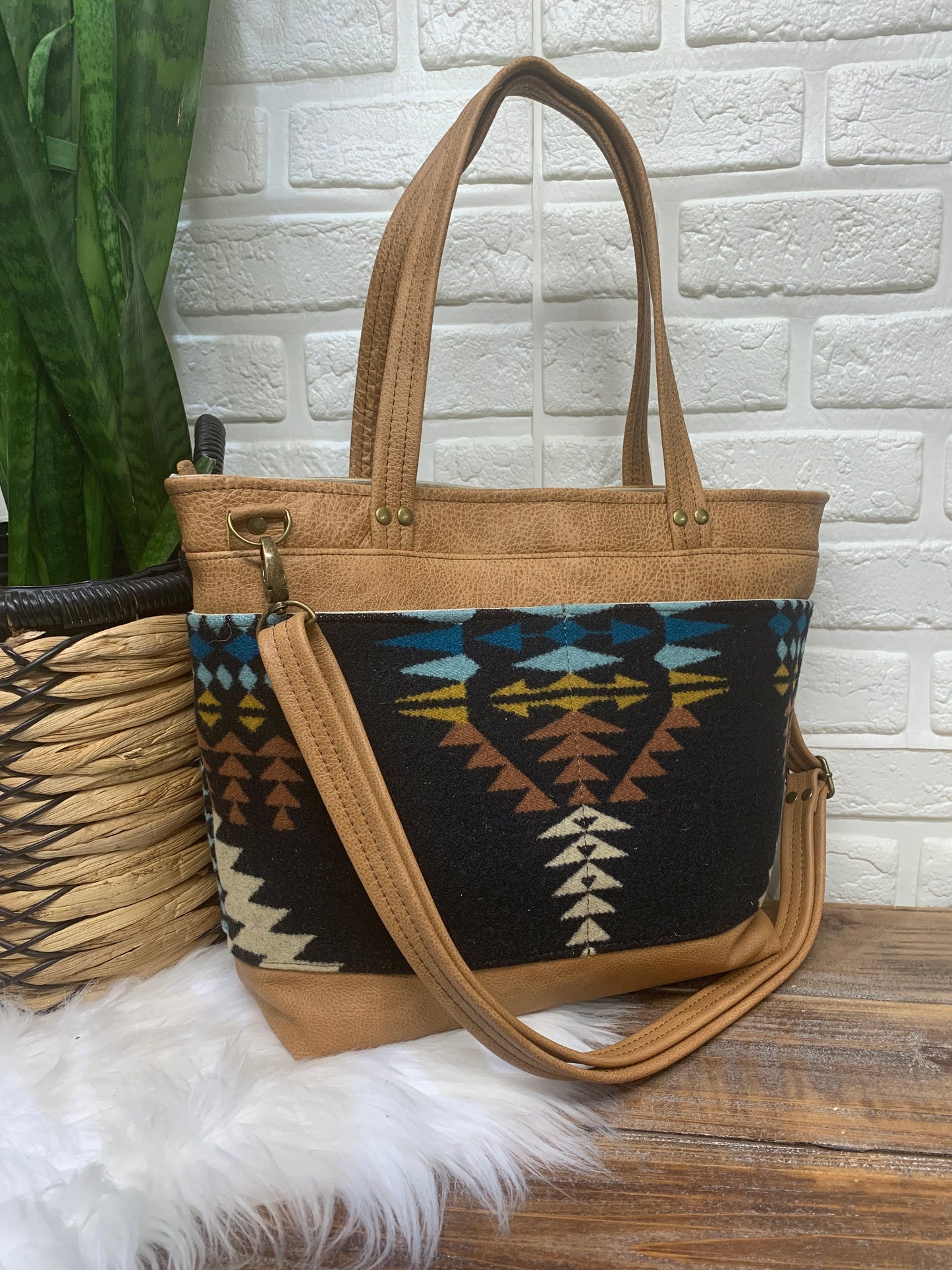 Topaz tote Wool and leather, Rancho Arroyo black, caramel leather