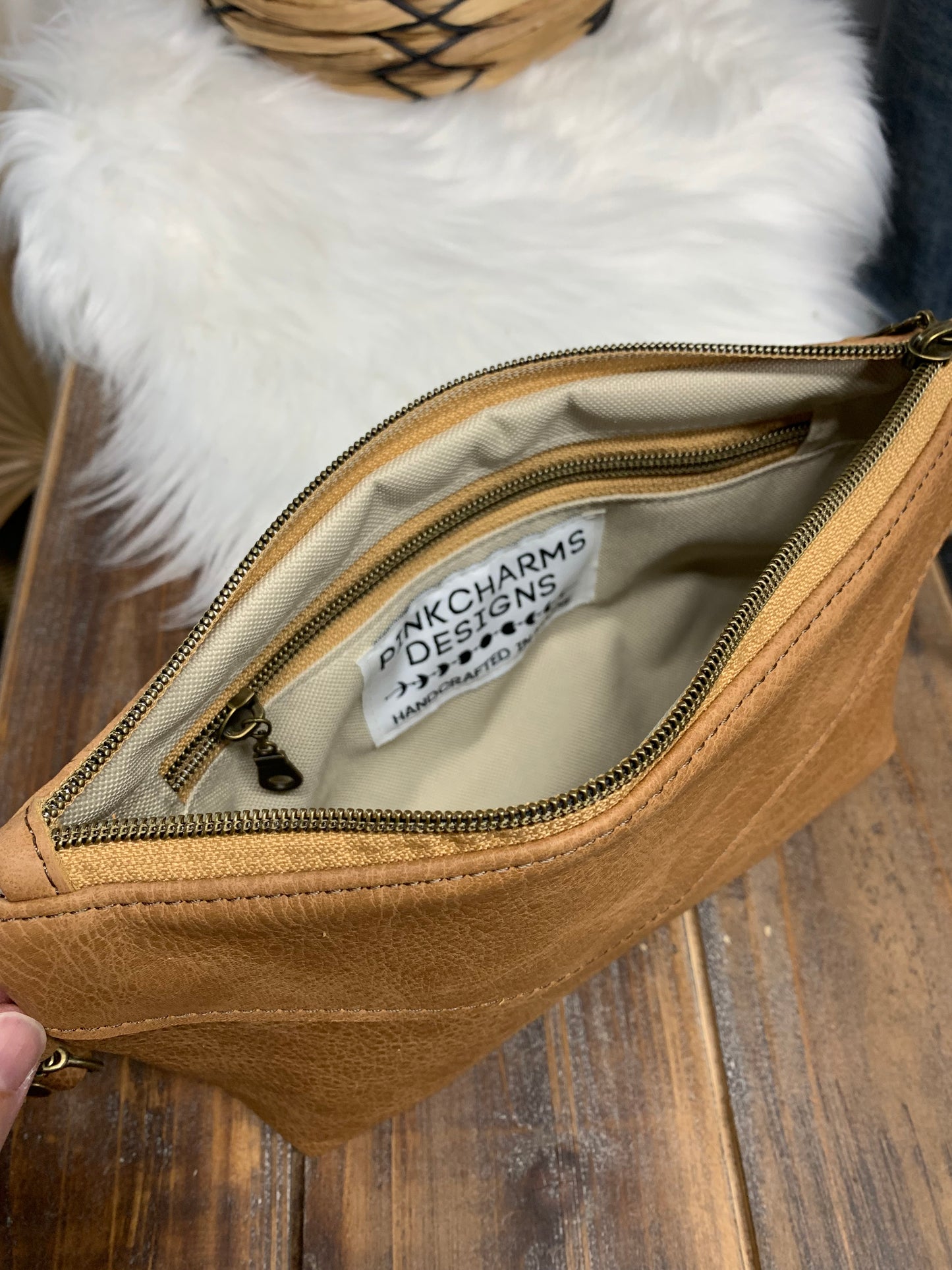 Ruby crossbody bag Caramel brown Italian leather