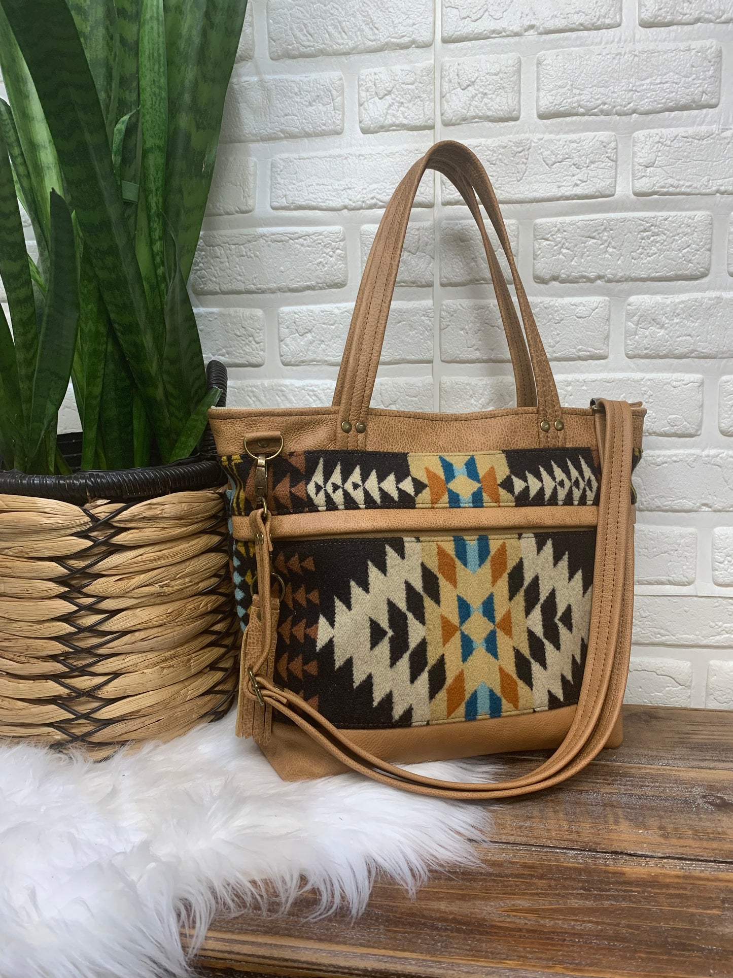 Topaz tote Wool and leather, Rancho Arroyo black, caramel leather