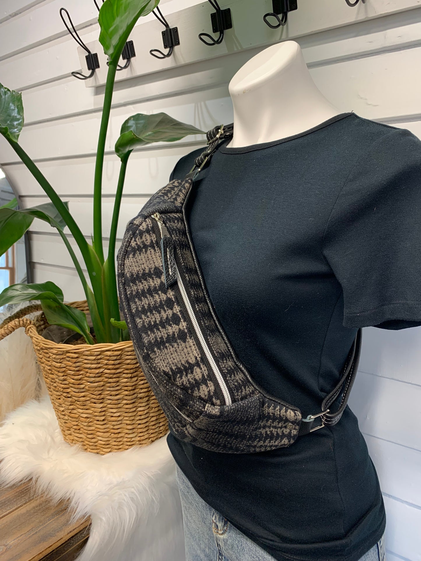 Jade Sling bag Harding Black wool and black leather crossbody bag