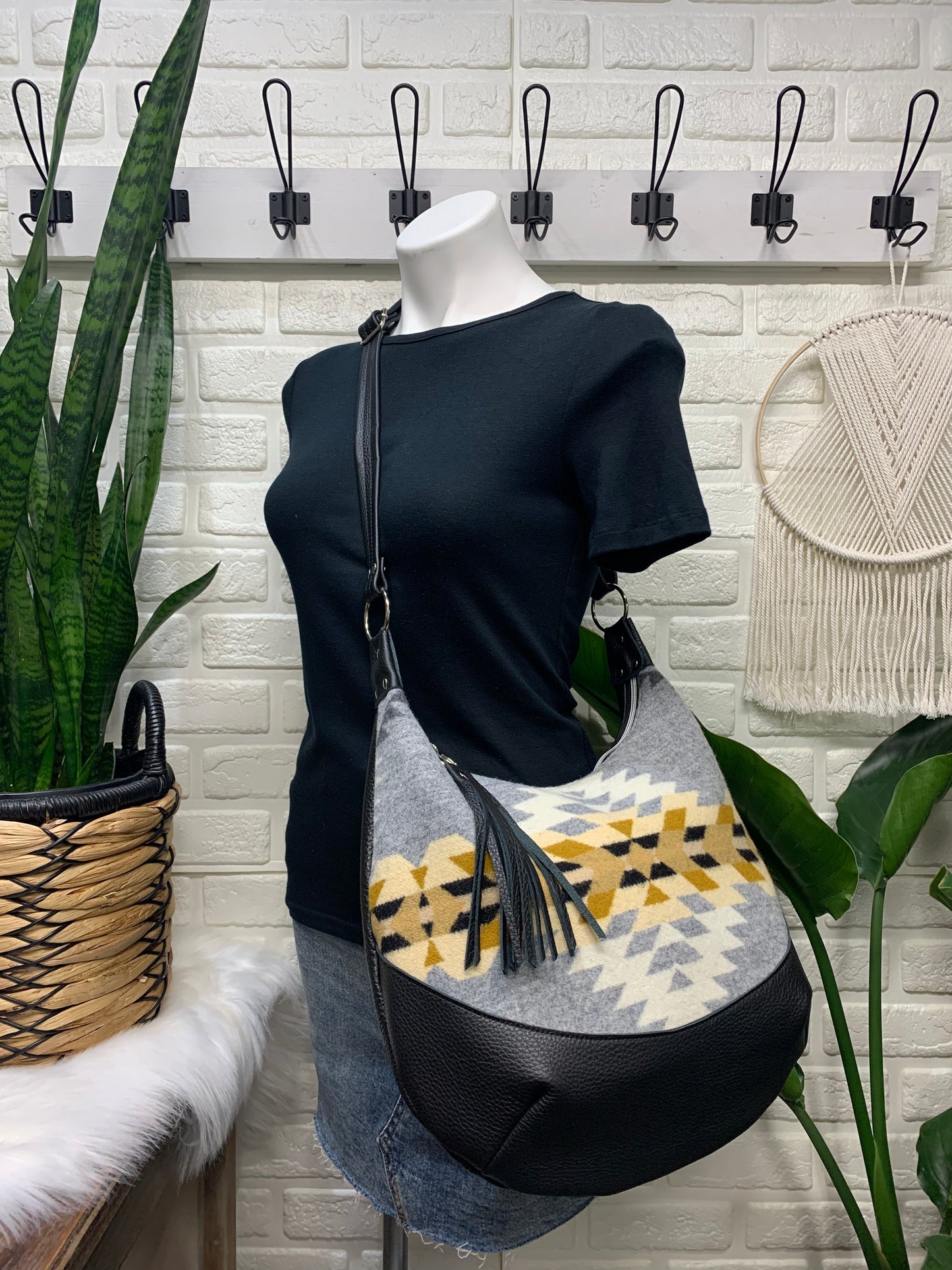 Wool and black leather hobo crossbody bag, Rancho Arroyo wool