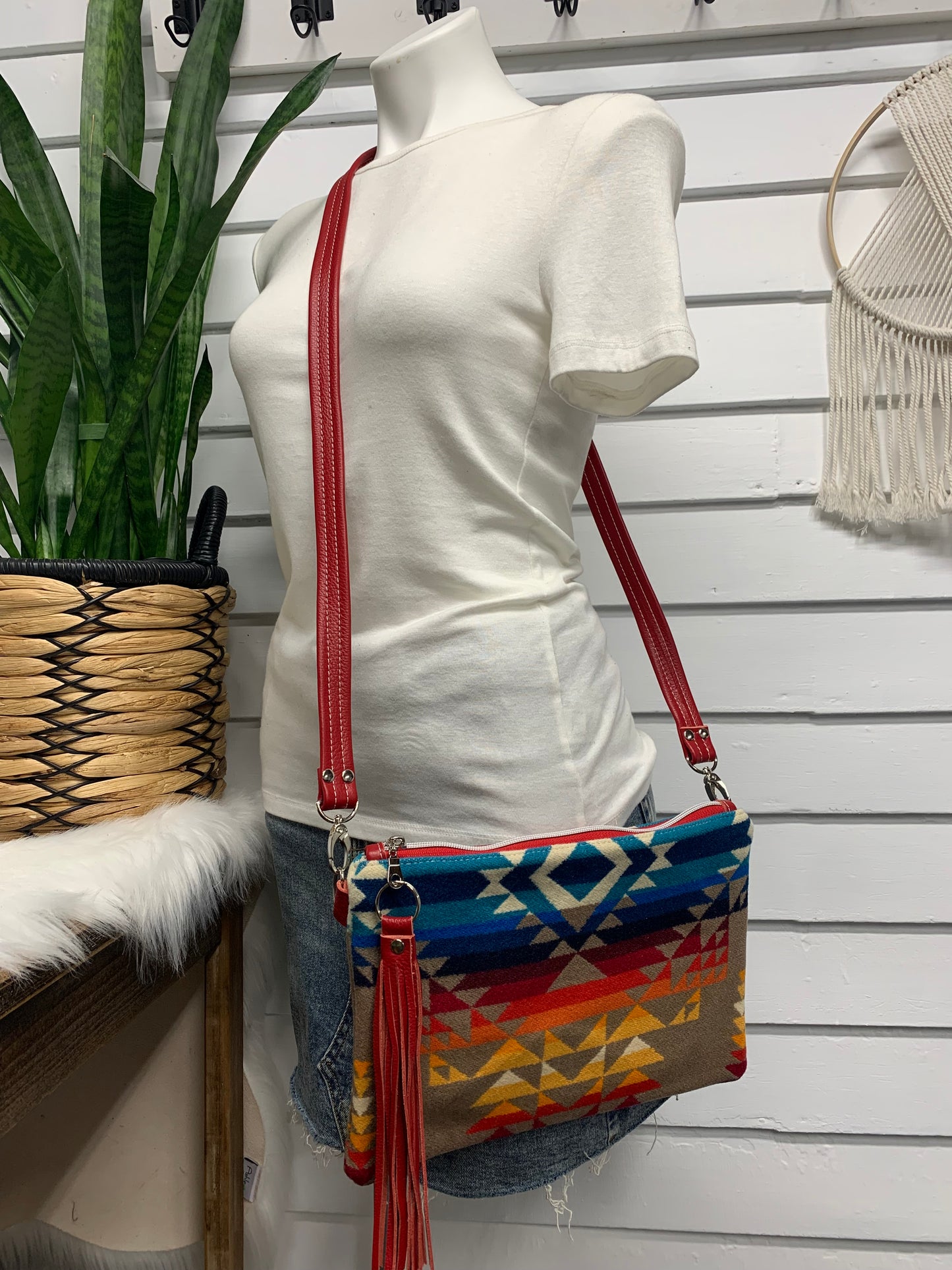 XL Clutch Pilot Rock wool, red leather, crossbody