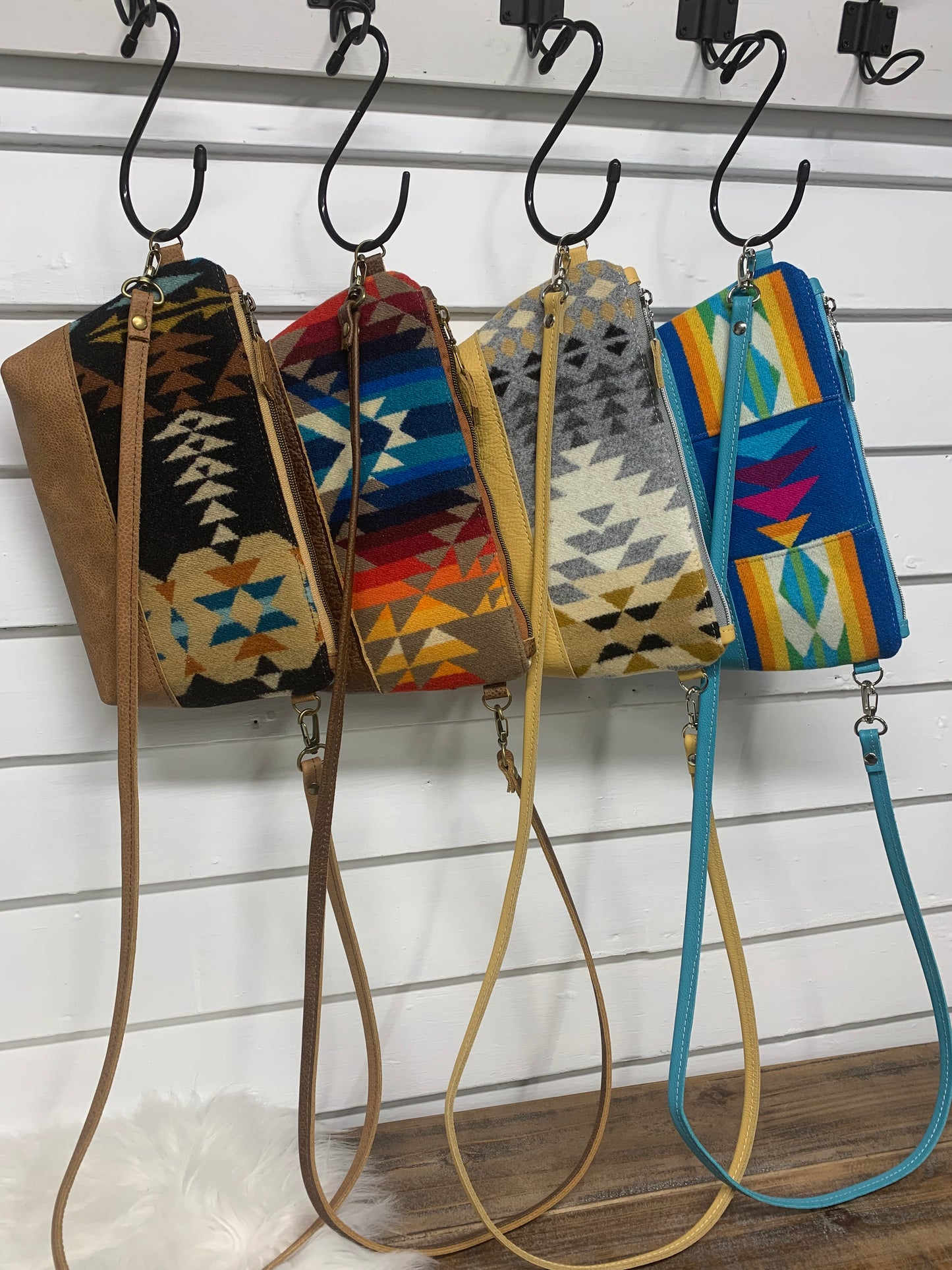 Ruby crossbody bag wool and leather, caramel brown leather bottom