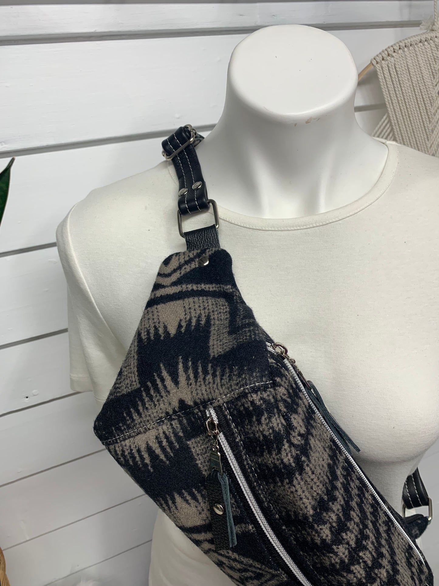 Jade Sling bag Harding Black wool and black leather crossbody bag