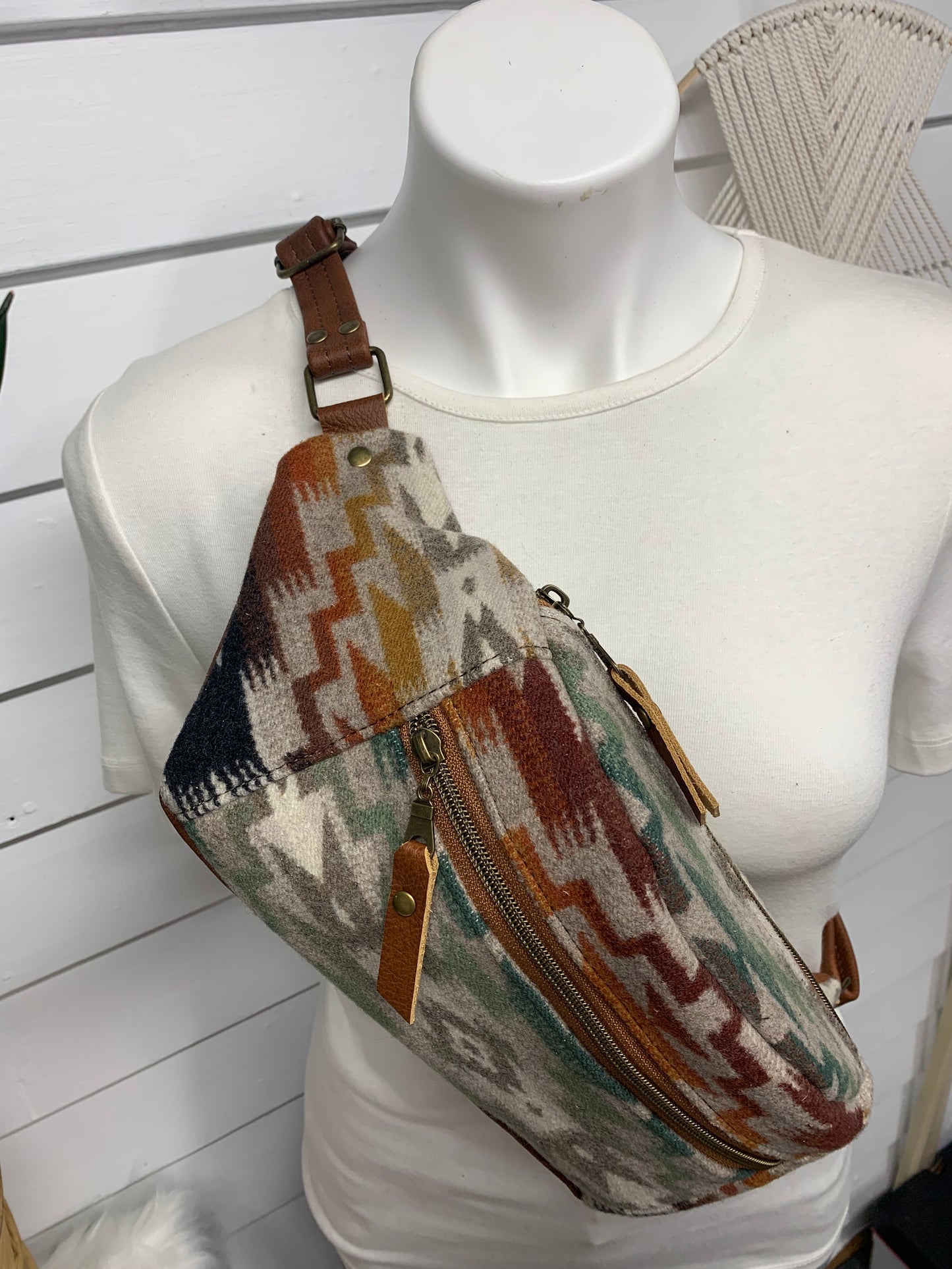 Jade Sling bag Mesilla wool and spice leather crossbody bag