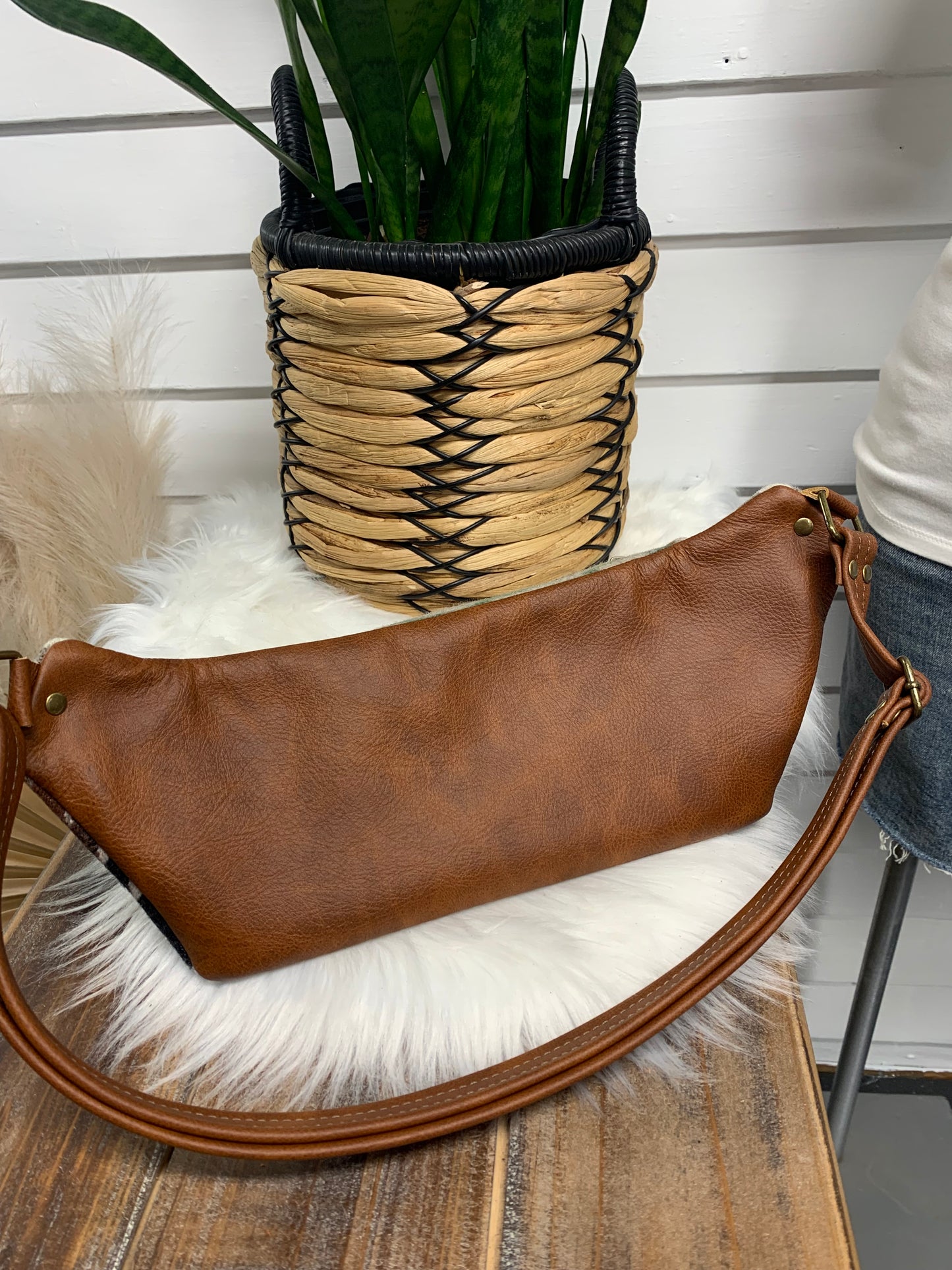 Jade Sling bag Mesilla wool and spice leather crossbody bag