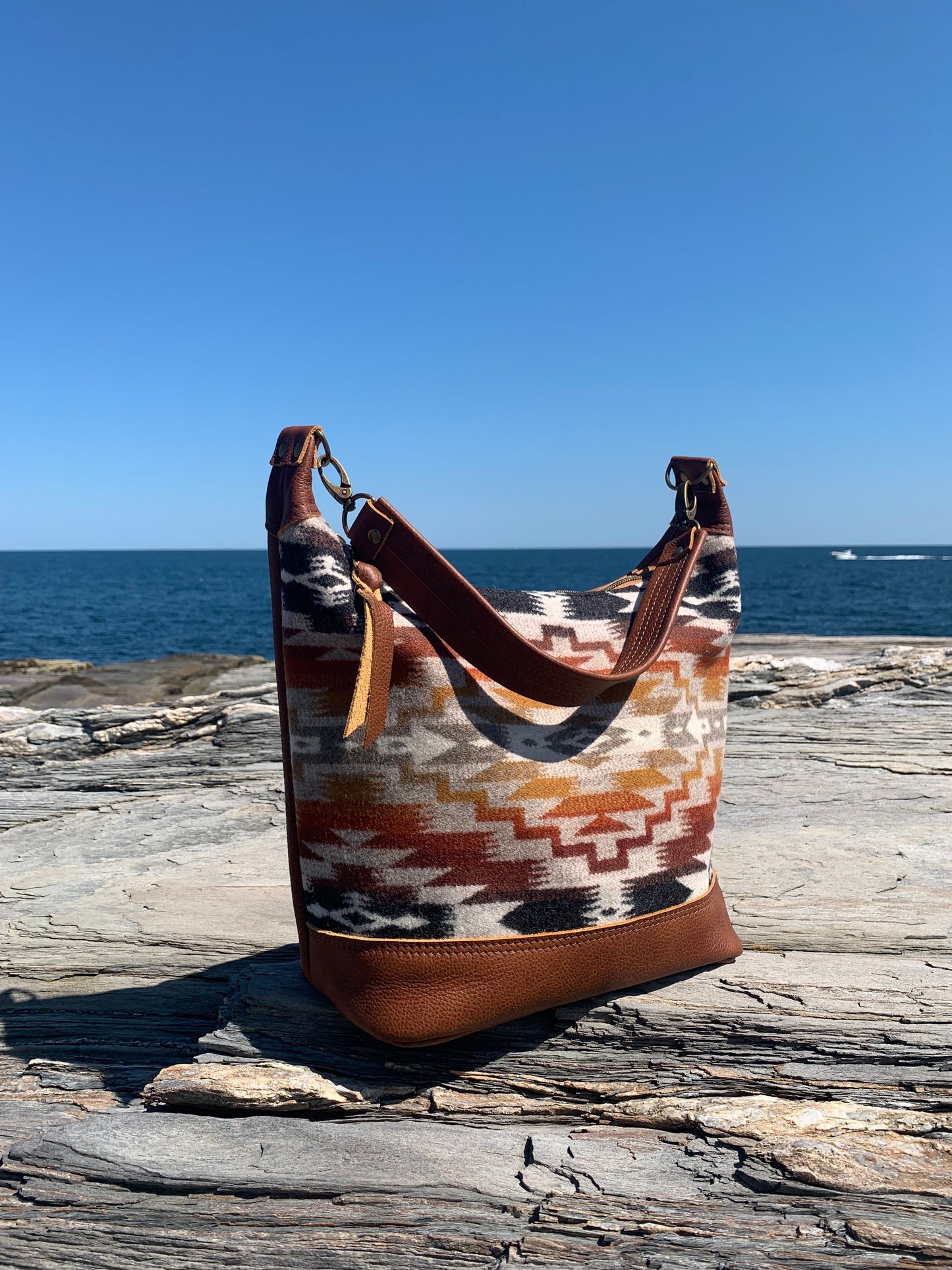 Jasper Bucket bag, Mesilla wool, spice brown leather