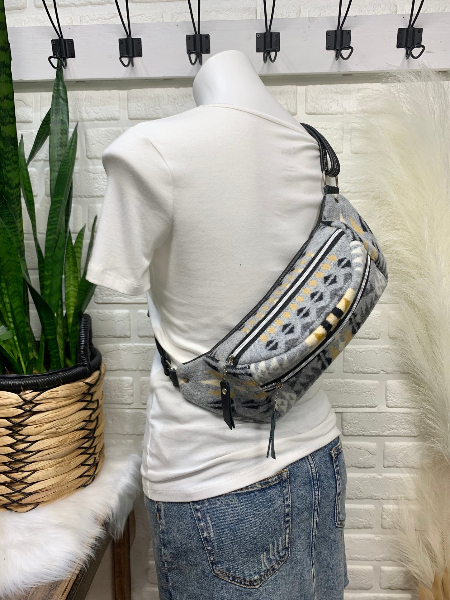 Jade Sling bag Rancho Arroyo silver wool and black leather crossbody