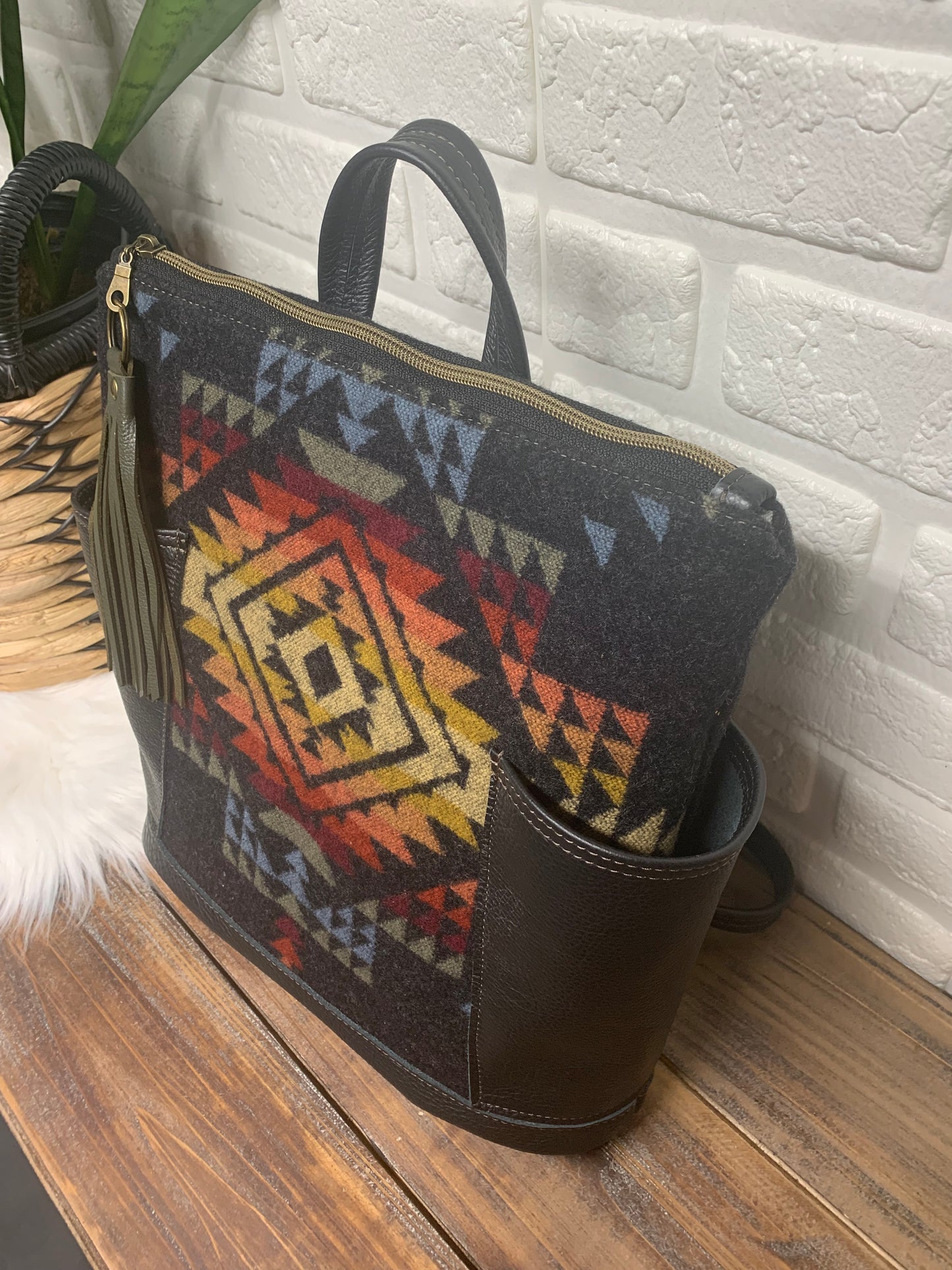 Bucket backpack Wool and Black Leather, Pueblo Dwelling