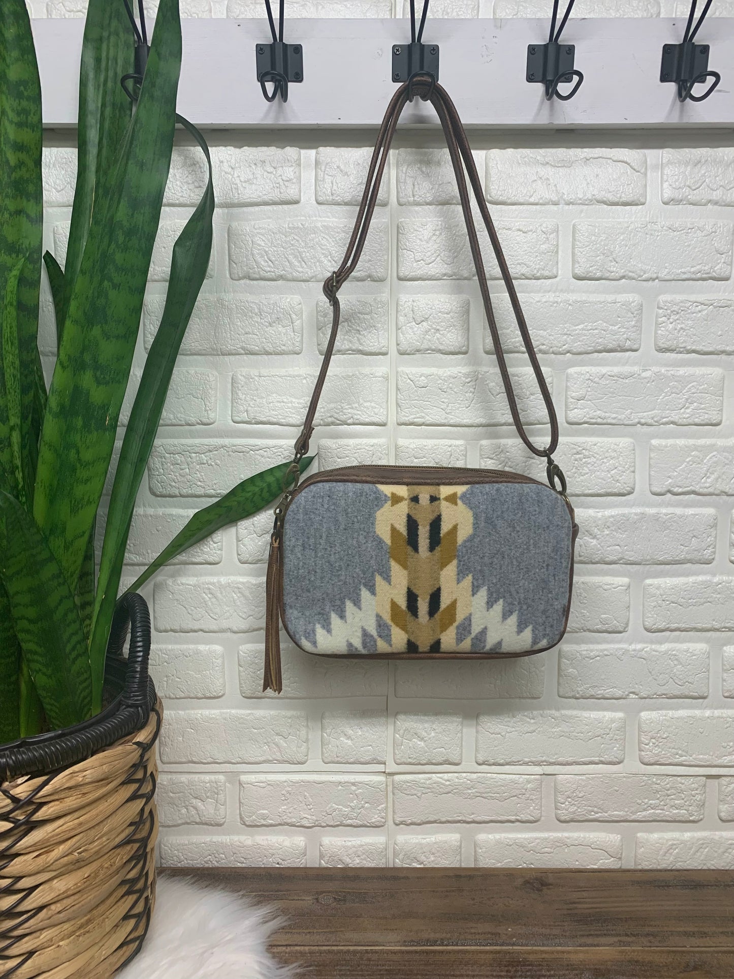 Emerald crossbody bag, Rancho Arroyo silver wool, saddle brown leather, Camera bag