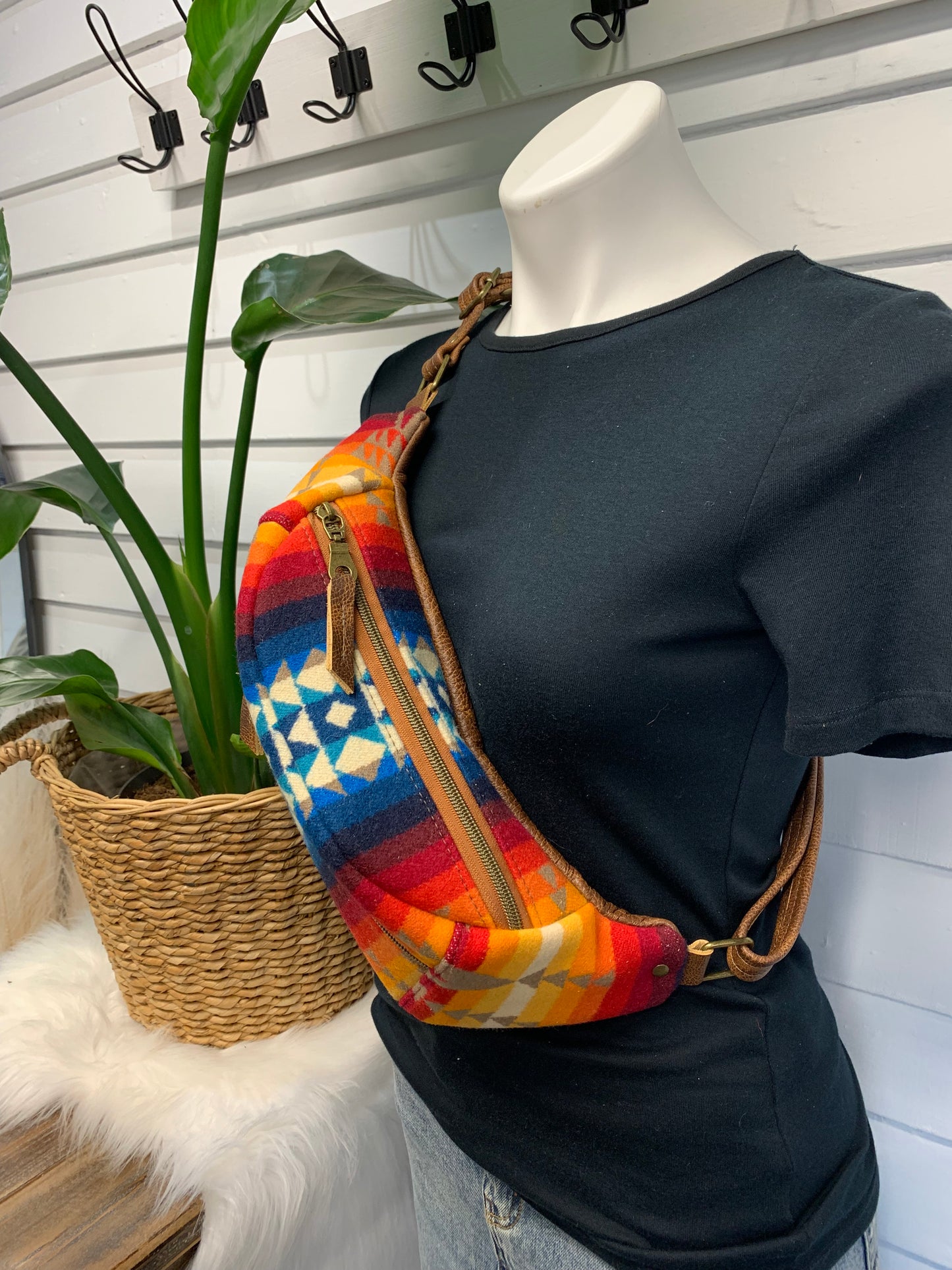 Jade Sling bag Pilot Rock wool and saddle leather crossbody