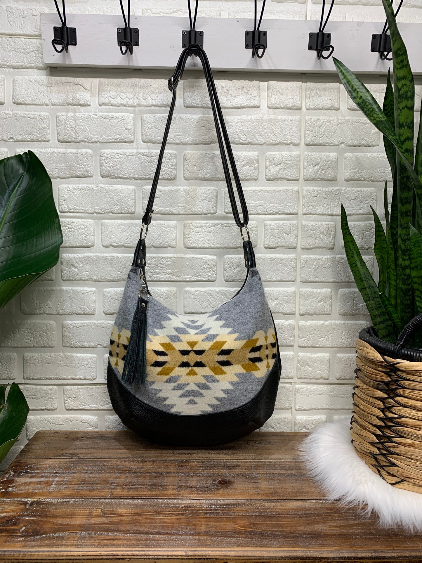 Wool and black leather hobo crossbody bag, Rancho Arroyo wool