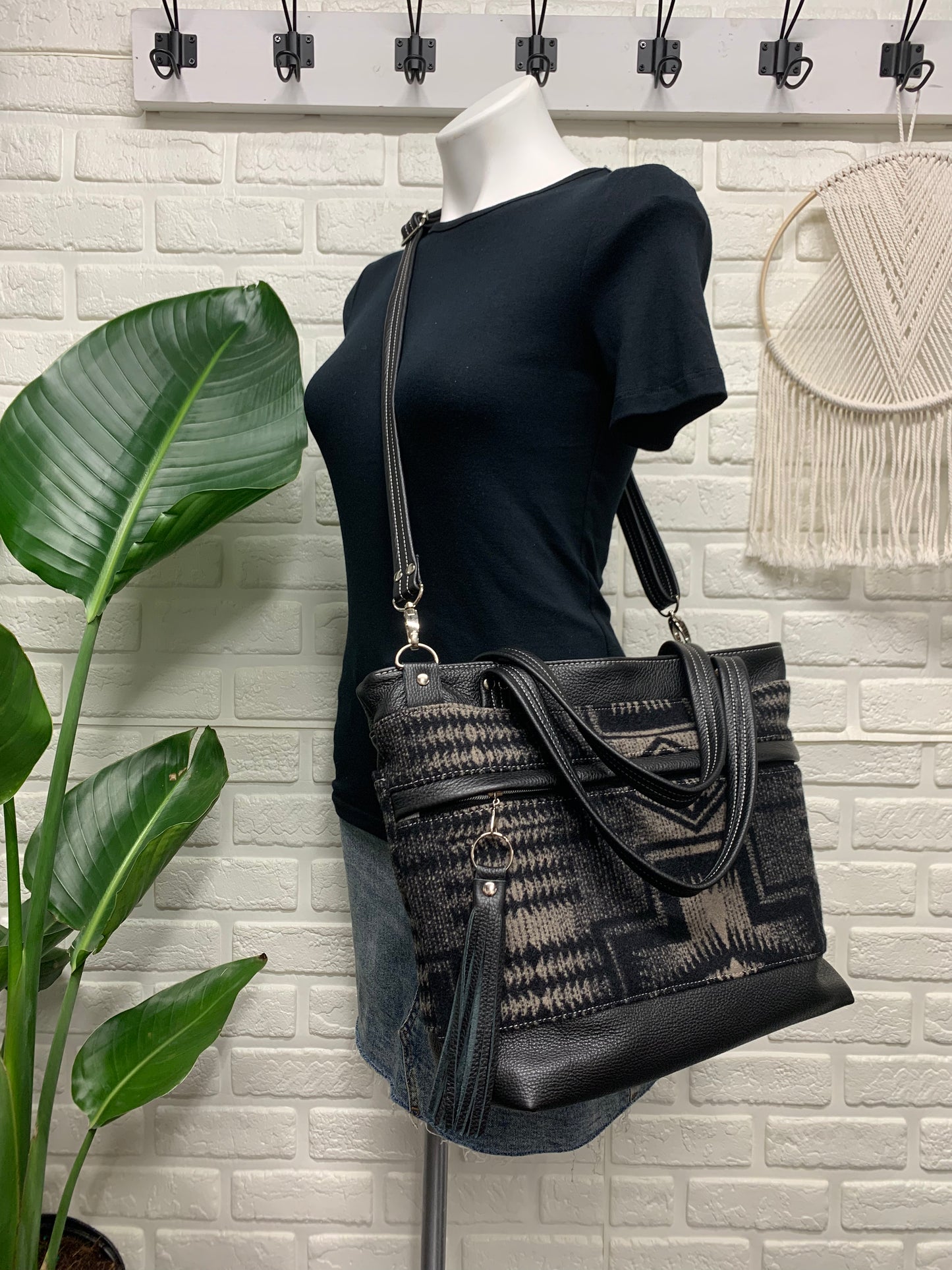 Topaz tote Wool and leather, Harding Black, black genuine leather