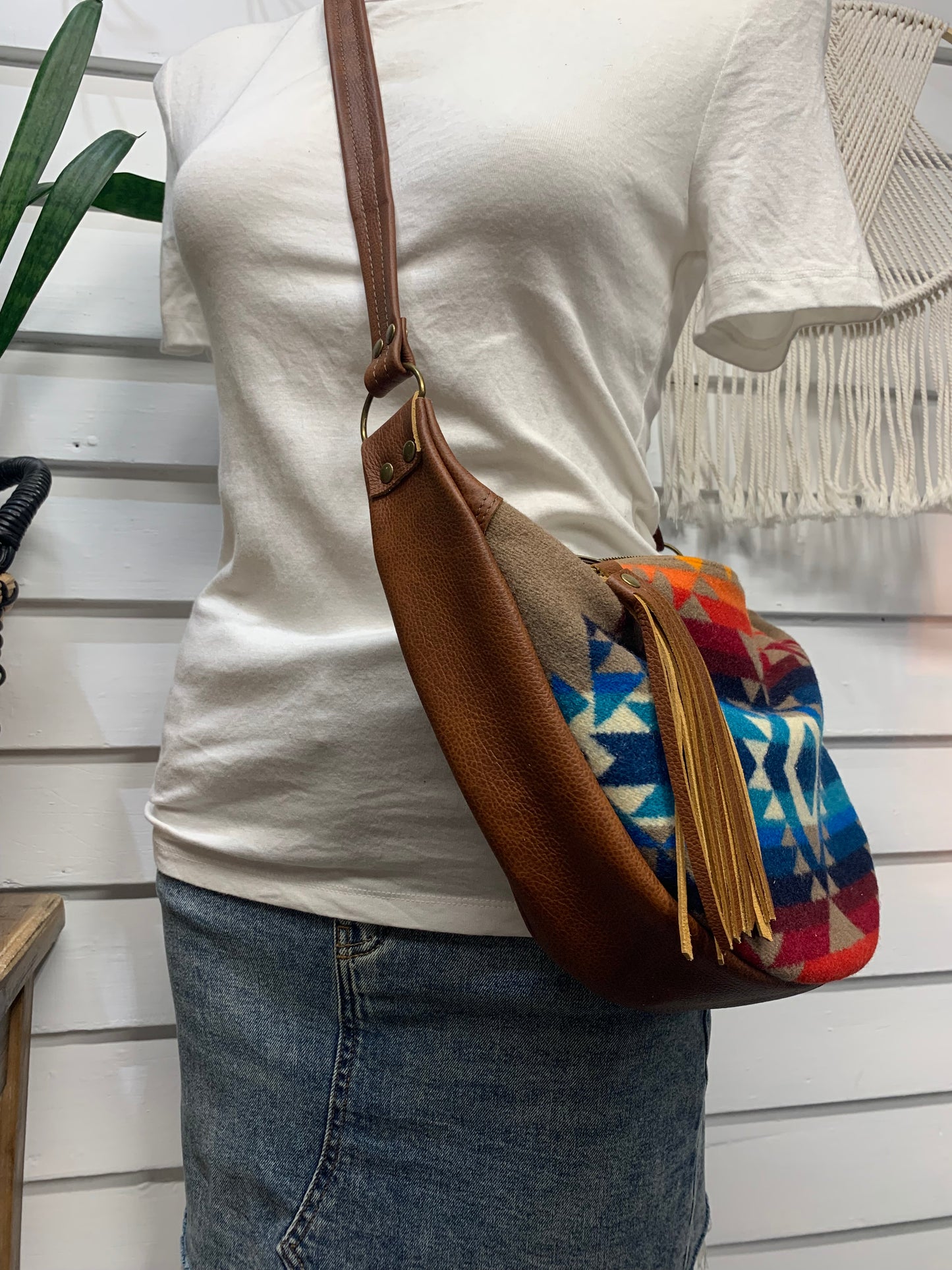 Half moon crossbody hobo bag Pilot Rock wool, spice brown leather