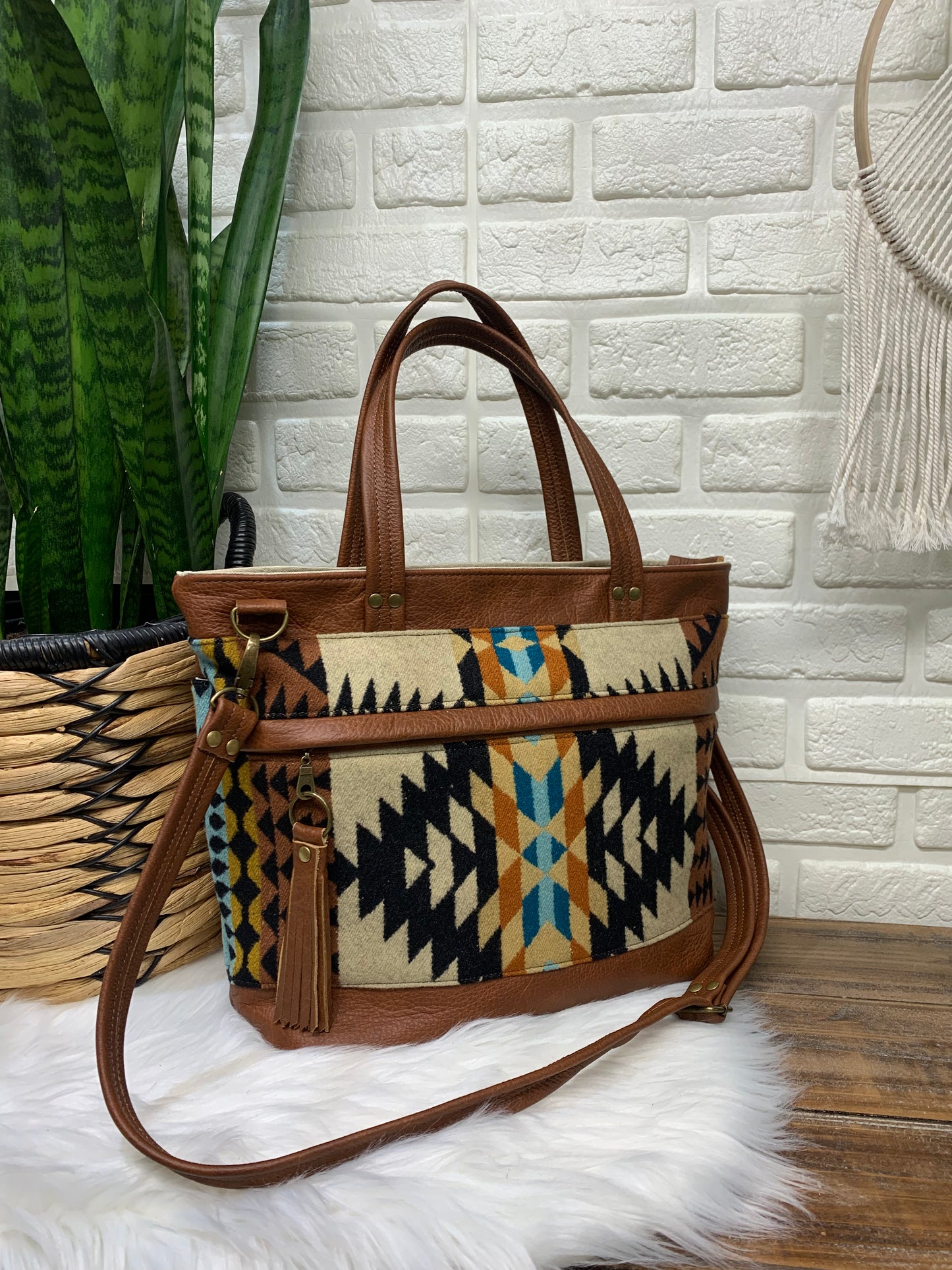Topaz tote Wool and leather, Rancho Arroyo, spice brown genuine leather
