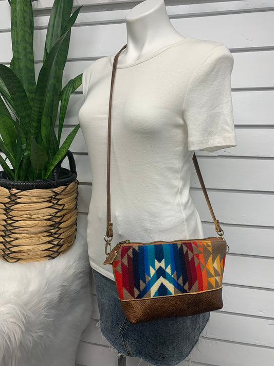 Ruby crossbody bag wool and leather, saddle brown pebble grain leather bottom