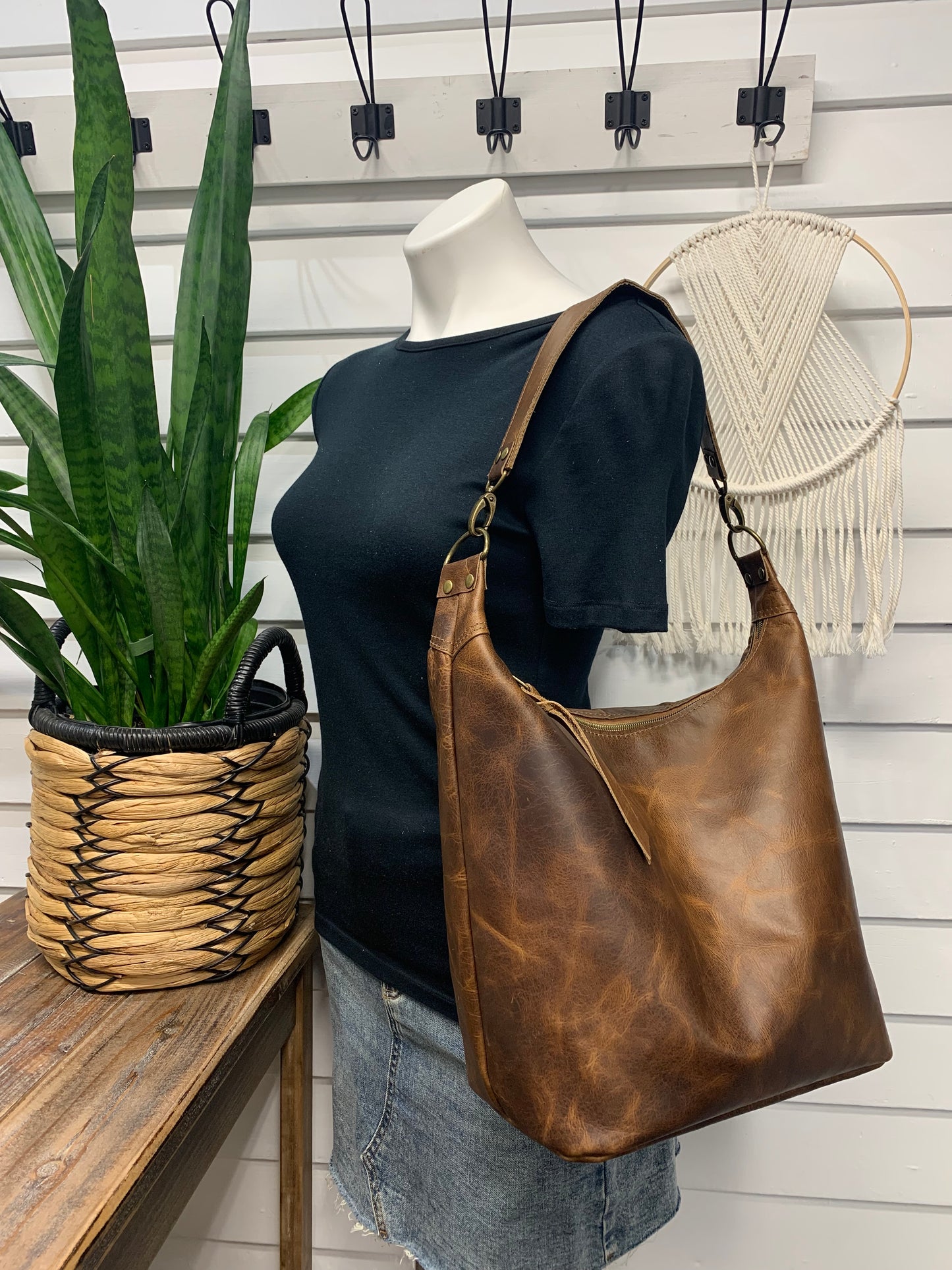 Jasper Bucket bag, Bison full grain leather