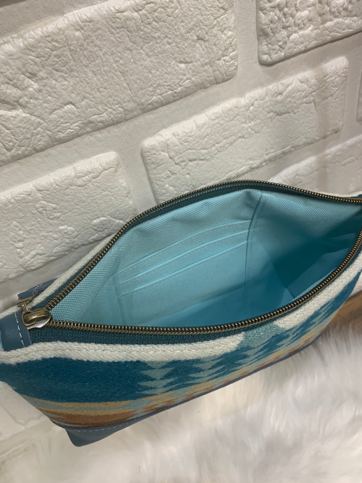 Ruby crossbody bag wool and leather, teal pebble grain leather bottom