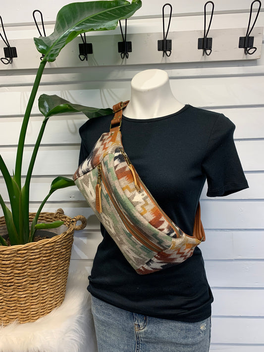 Jade Sling bag Mesilla wool and spice leather crossbody bag