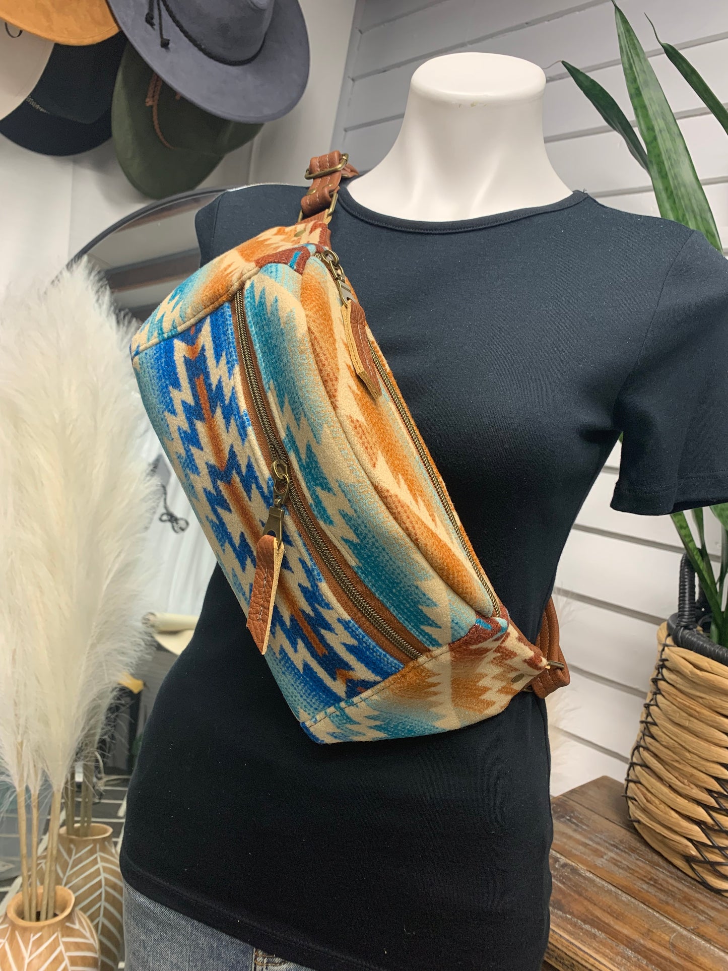 Jade Sling bag Pagosa Springs wool and spice leather crossbody
