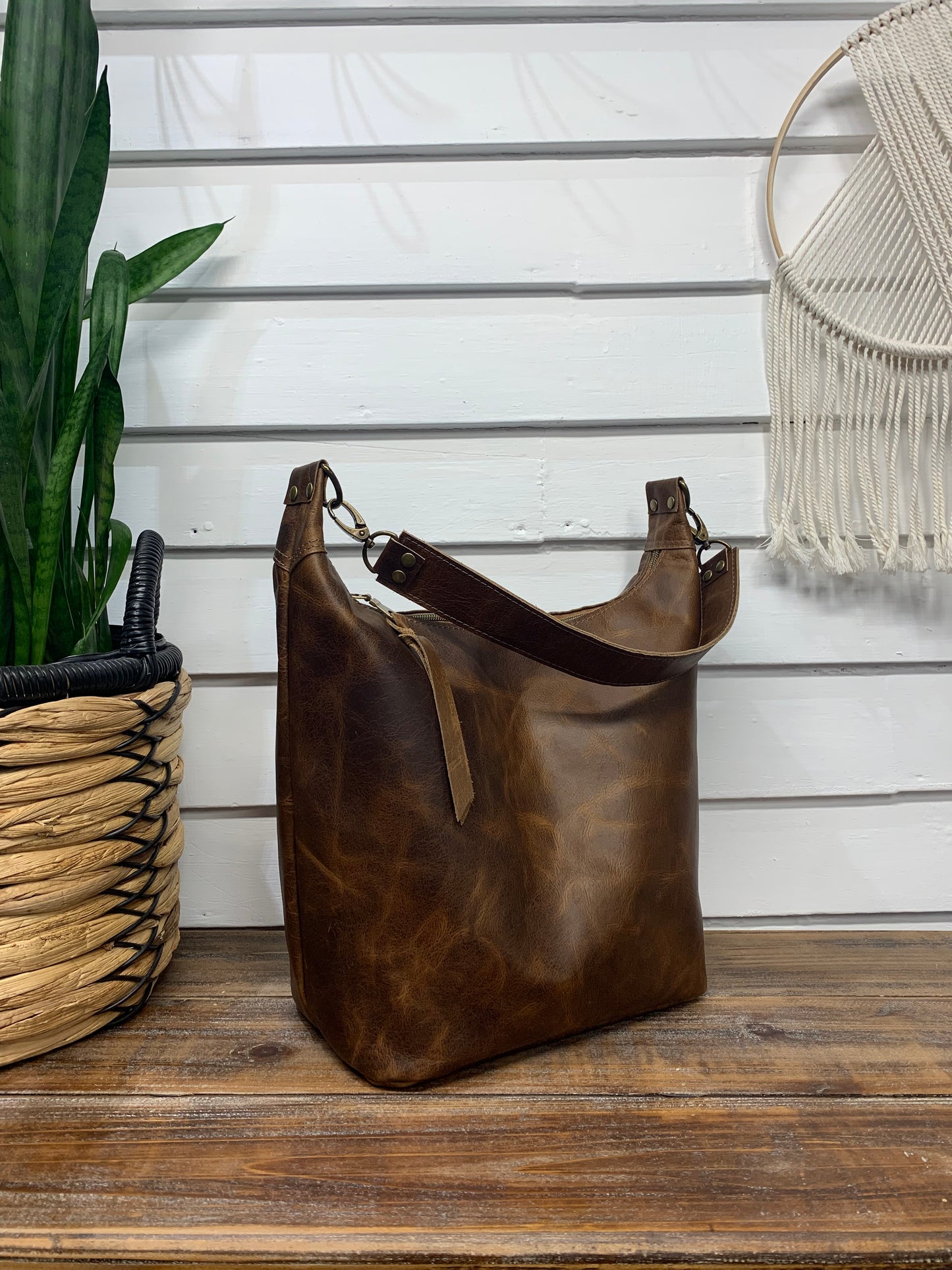 Jasper Bucket bag, Bison full grain leather