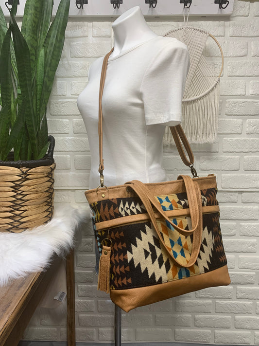 Topaz tote Wool and leather, Rancho Arroyo black, caramel leather