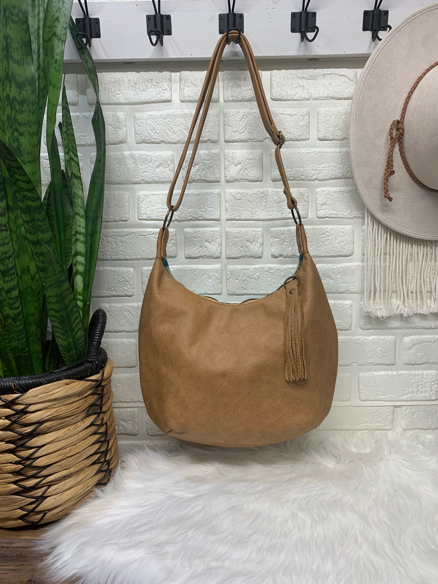 Wool and leather hobo bag, Rancho Arroyo Aqua wool, boho wool bag, caramel genuine leather, hobo bag, wool crossbody bag