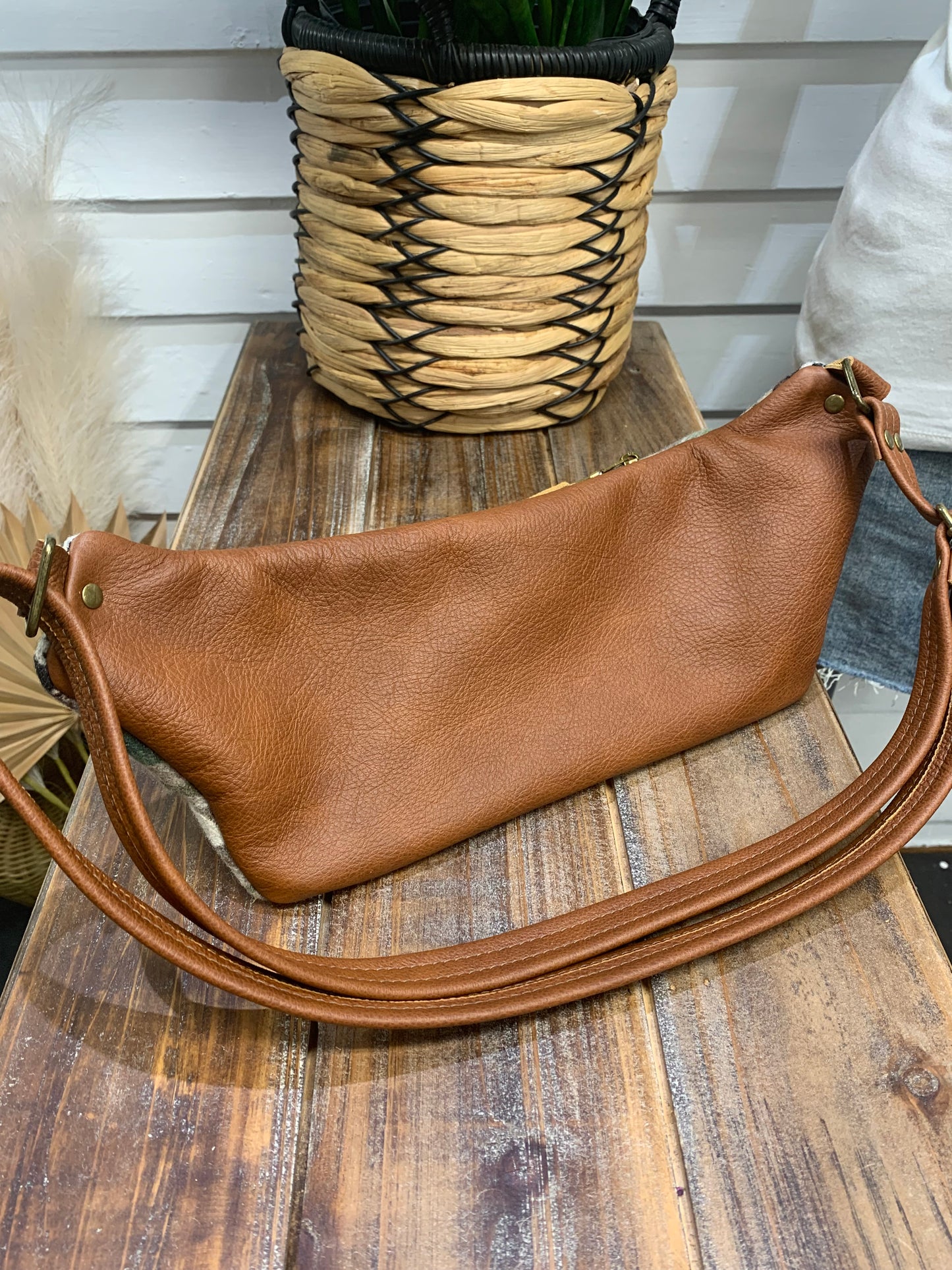 Jade Sling bag Mesilla wool and spice leather crossbody bag
