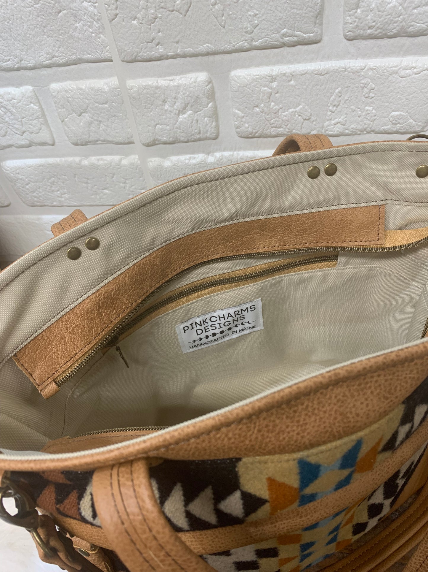 Topaz tote Wool and leather, Rancho Arroyo black, caramel leather