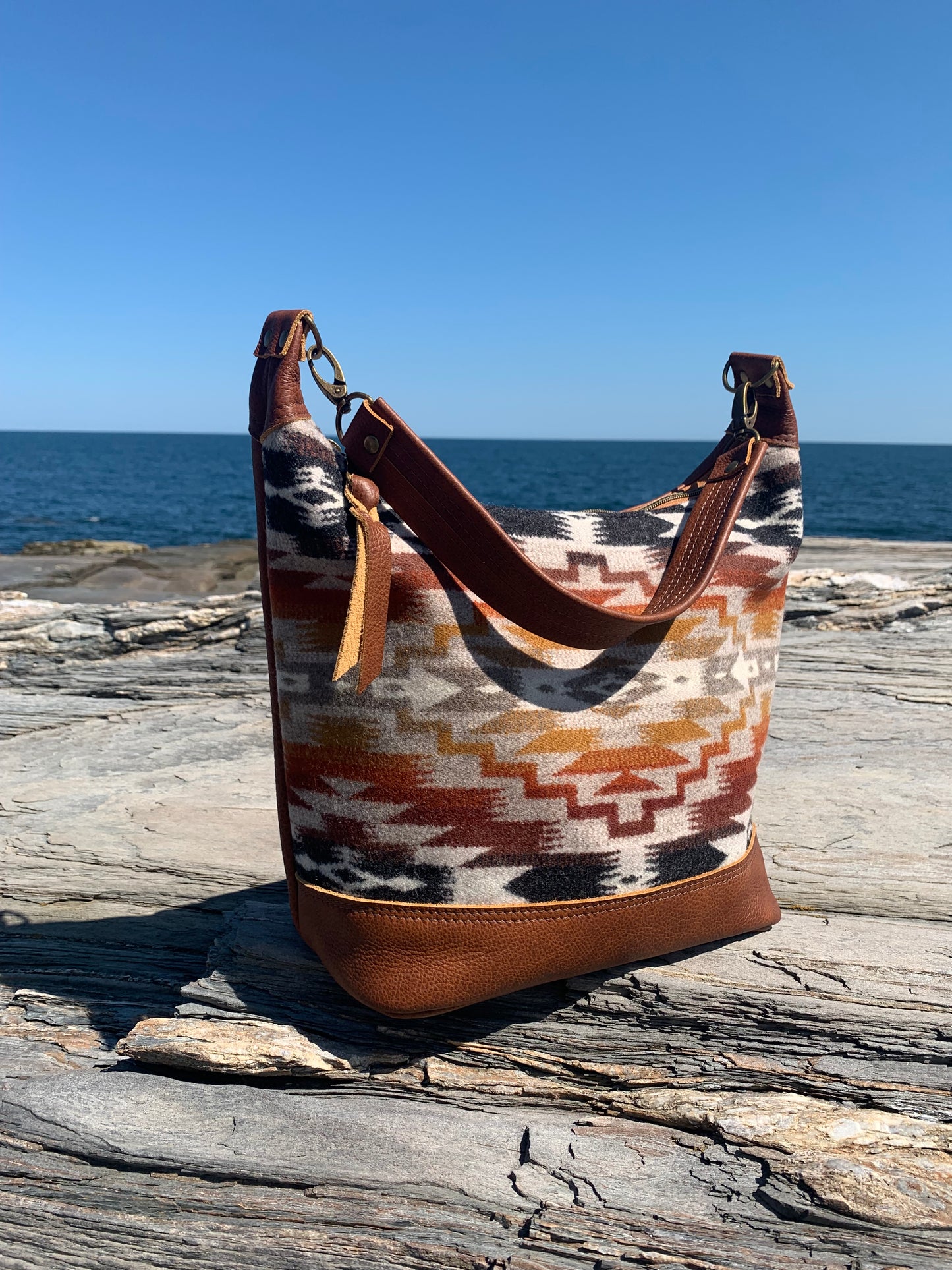 Jasper Bucket bag, Mesilla wool, spice brown leather