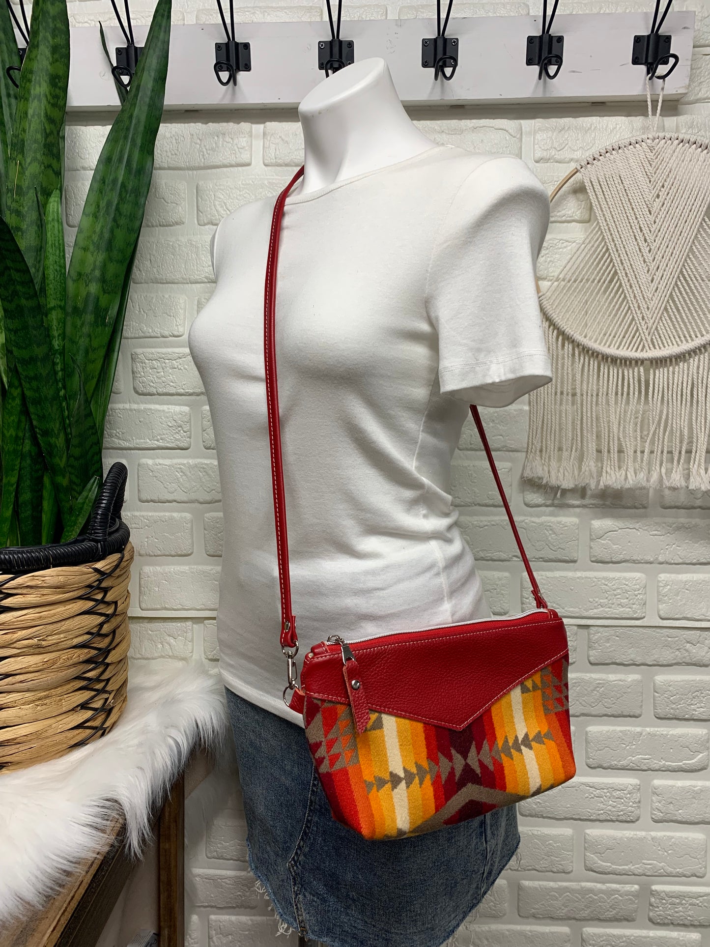 Ruby crossbody bag wool and leather, red pebble grain leather