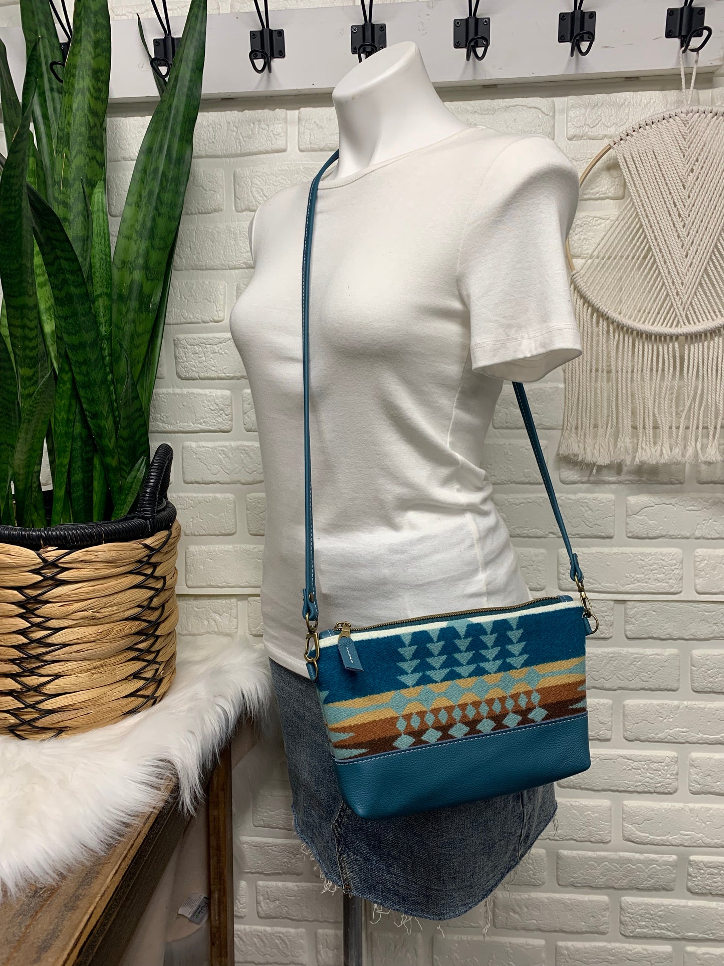 Ruby crossbody bag wool and leather, teal pebble grain leather bottom