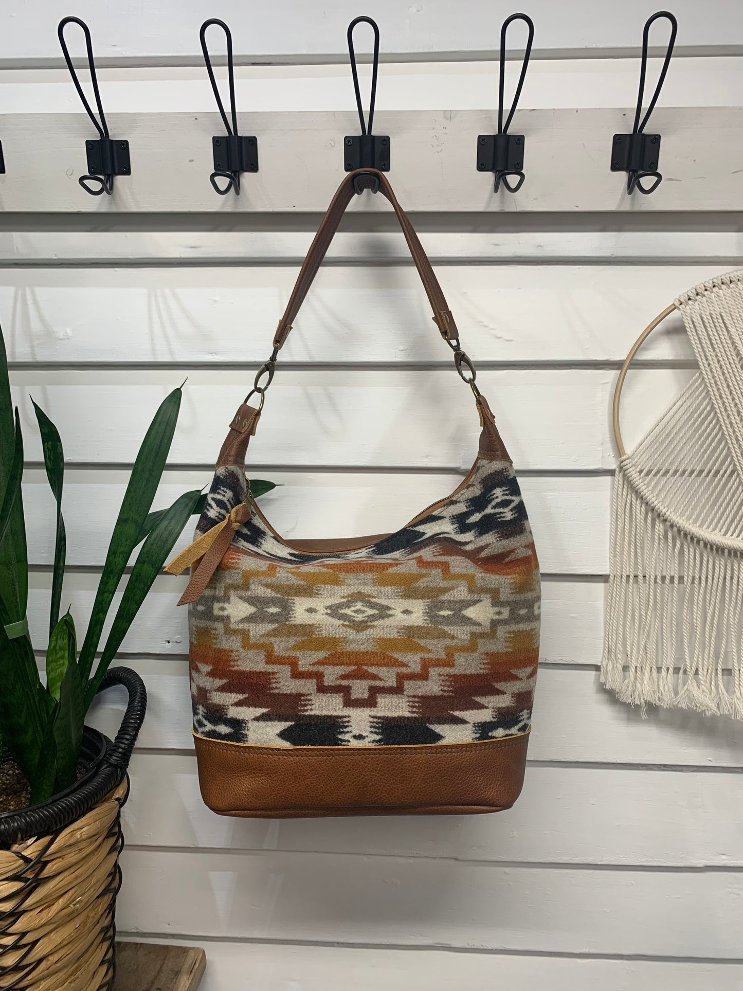 Jasper Bucket bag, Mesilla wool, spice brown leather