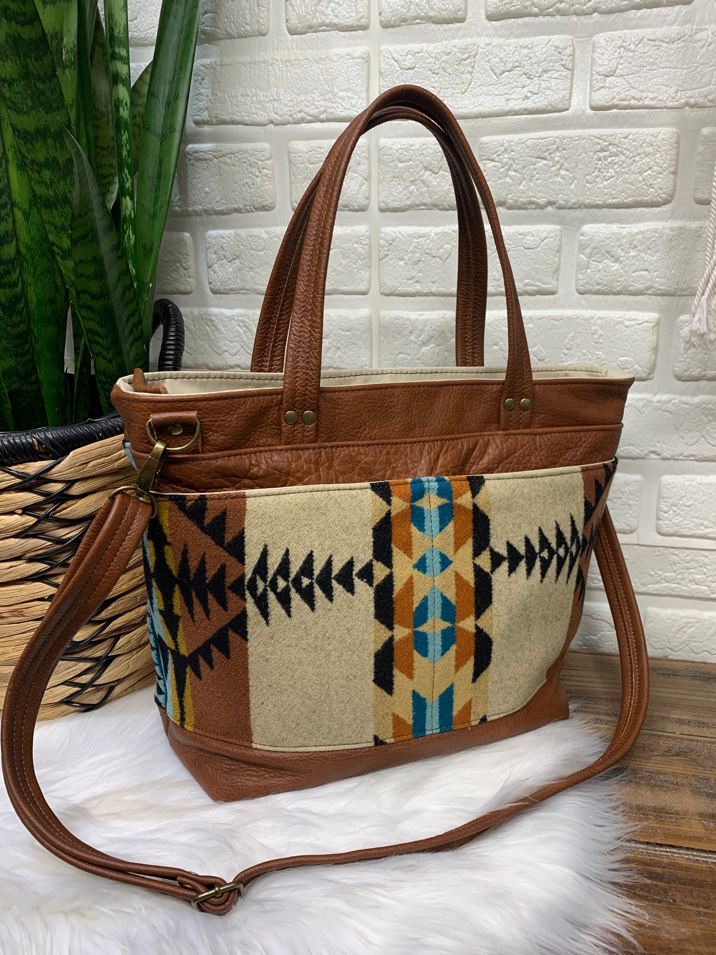 Topaz tote Wool and leather, Rancho Arroyo, spice brown genuine leather