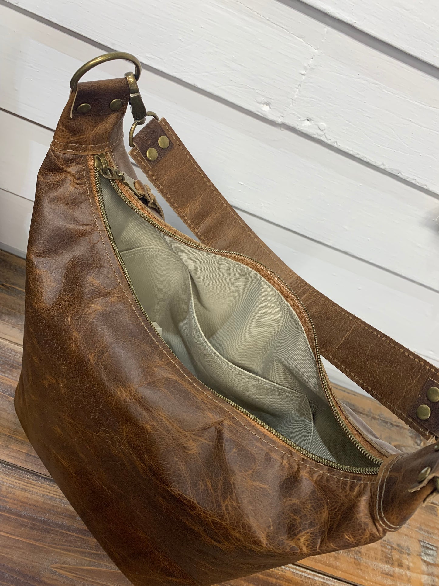 Jasper Bucket bag, Bison full grain leather