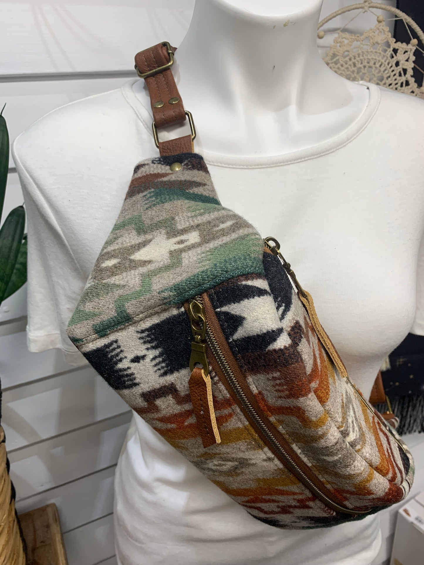 Jade Sling bag Mesilla wool and spice leather crossbody bag