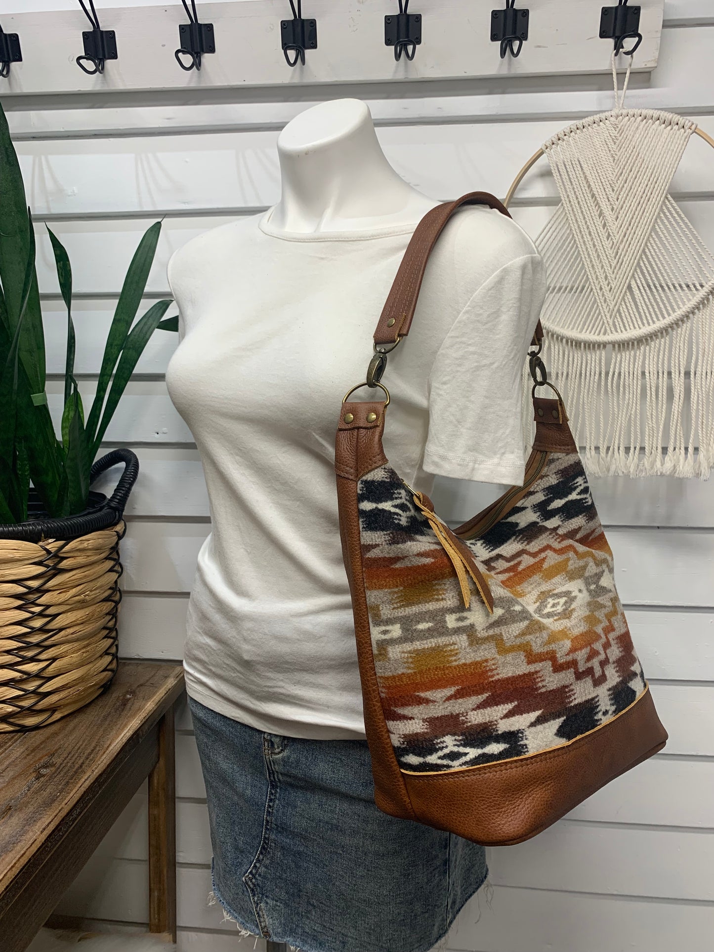 Jasper Bucket bag, Mesilla wool, spice brown leather