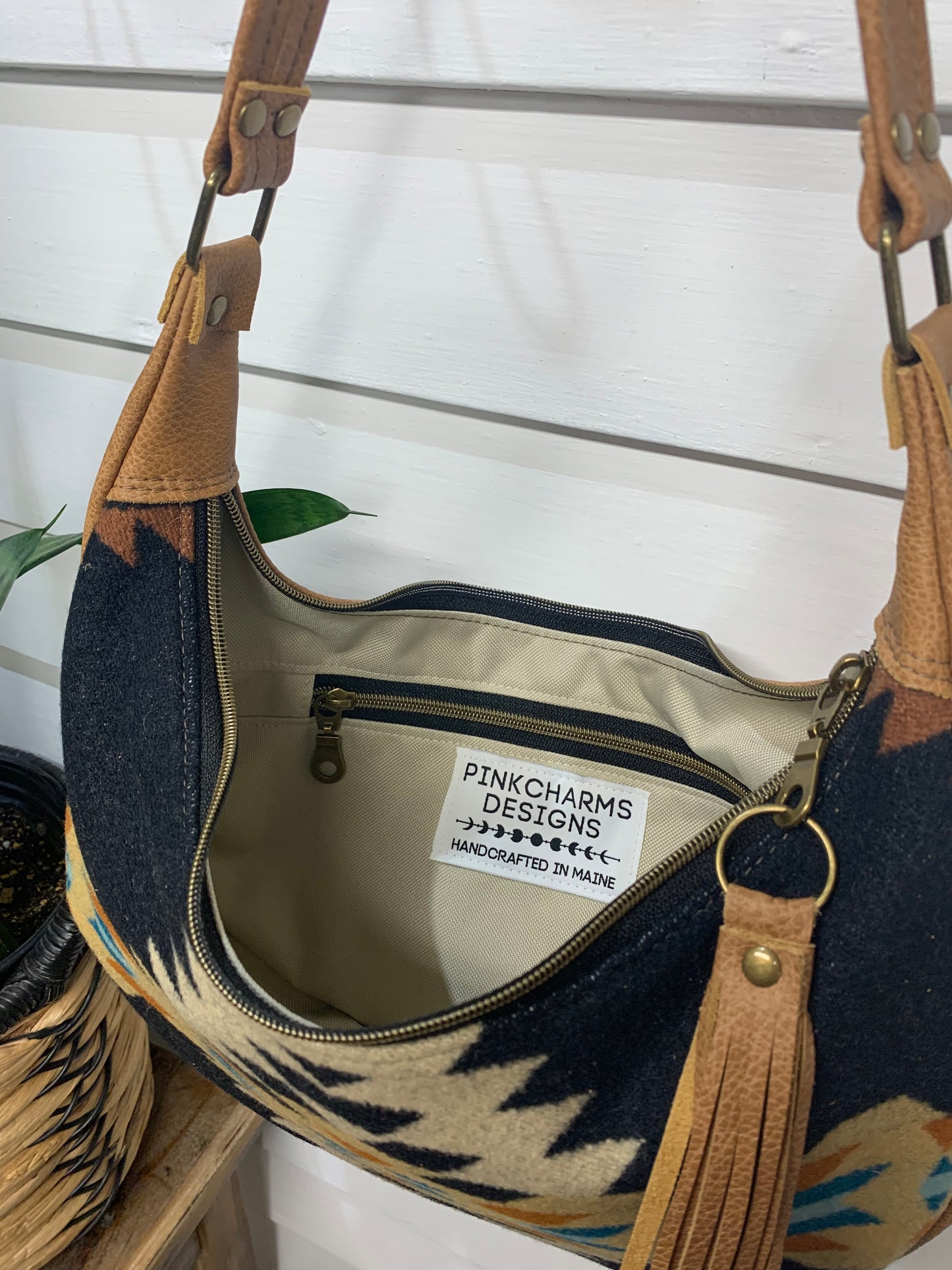 Garnet small hobo bag Rancho Arroyo black Wool and caramel leather, shoulder strap