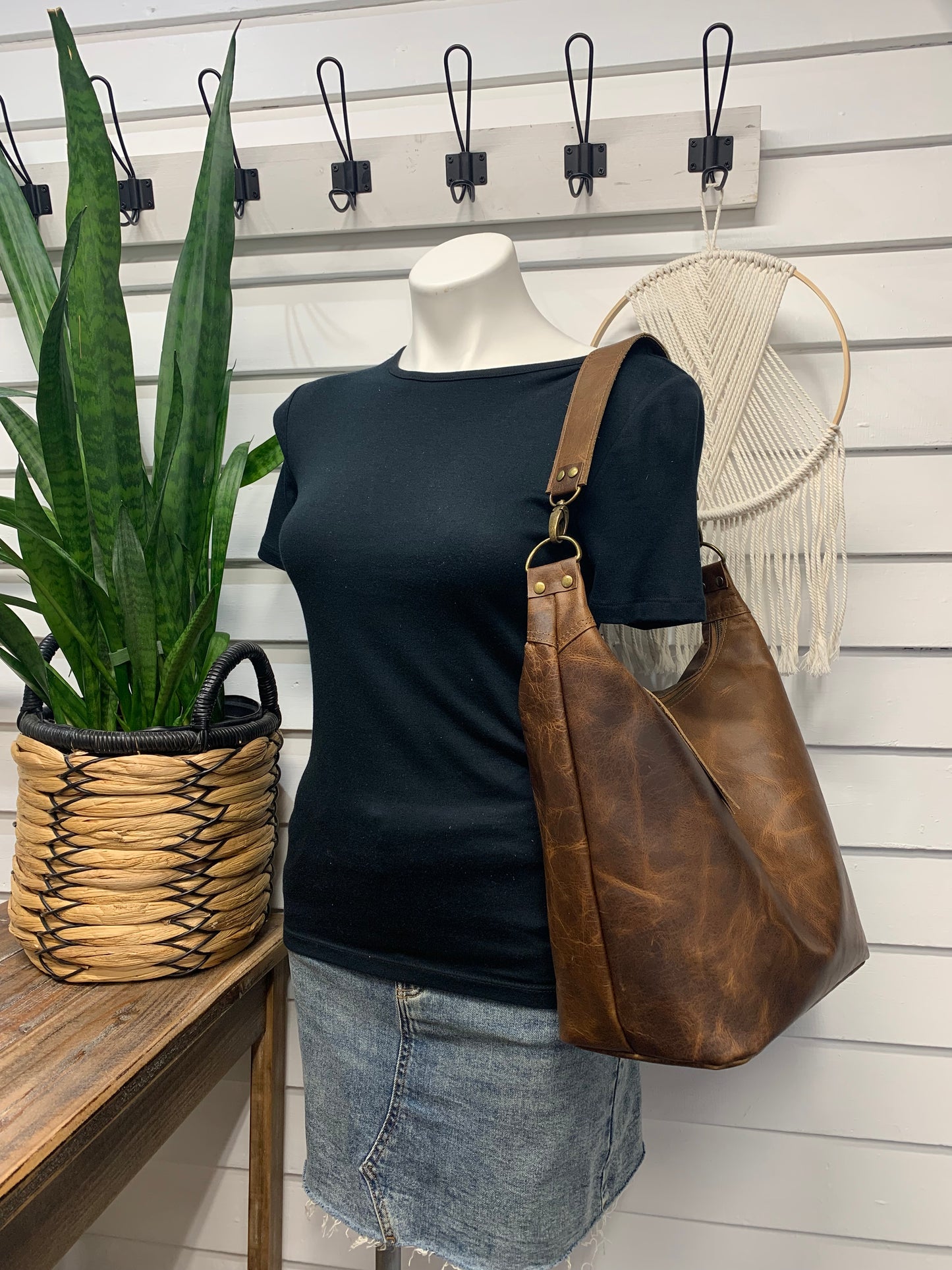 Jasper Bucket bag, Bison full grain leather