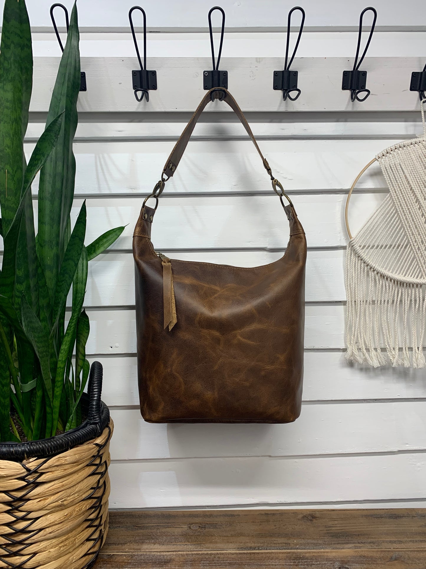 Jasper Bucket bag, Bison full grain leather