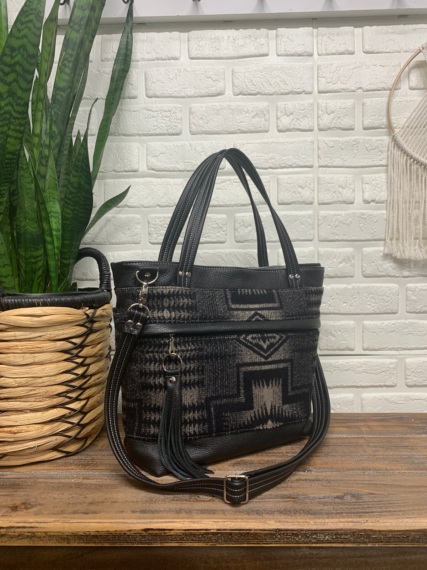 Topaz tote Wool and leather, Harding Black, black genuine leather