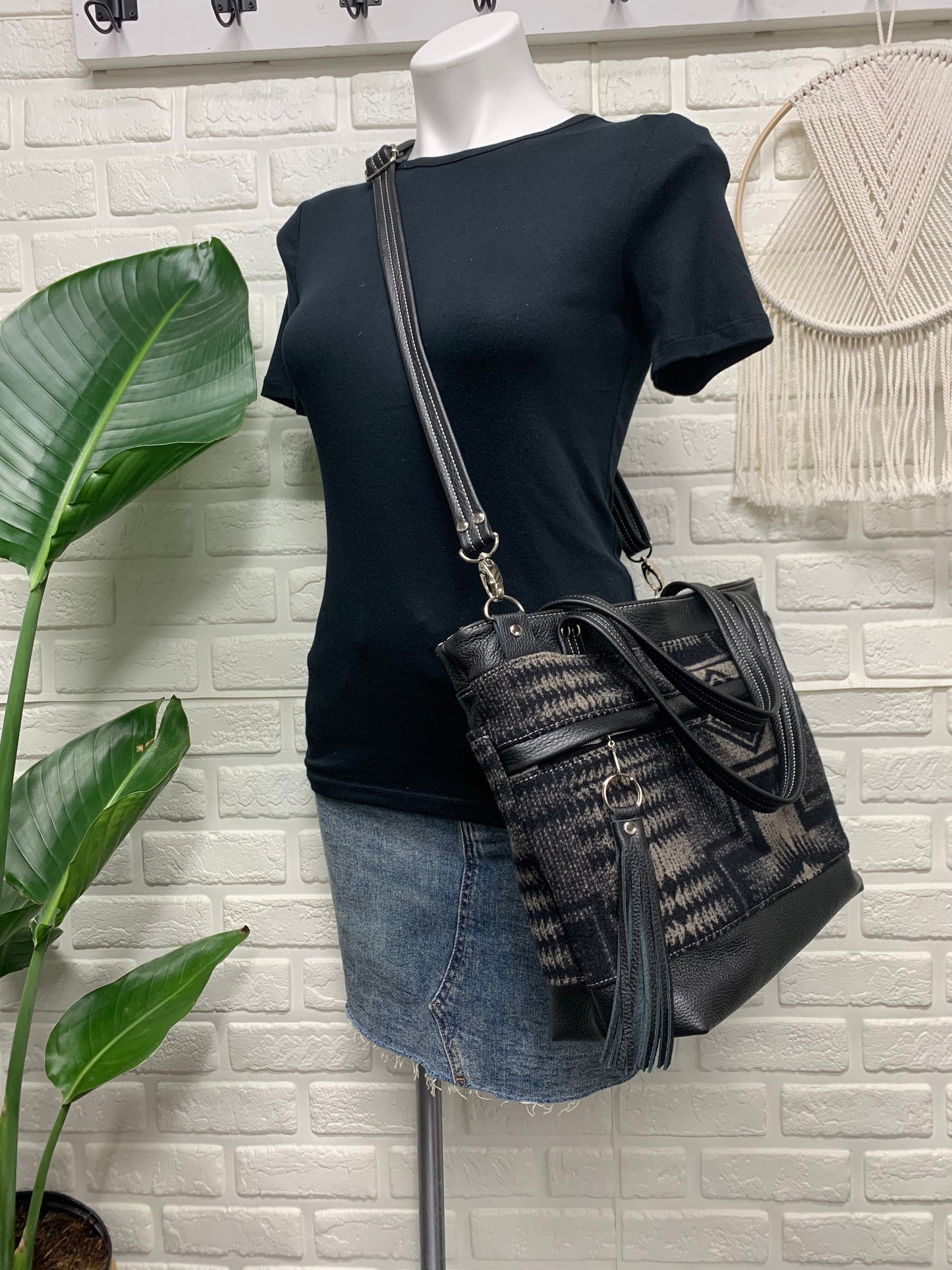 Topaz tote Wool and leather, Harding Black, black genuine leather