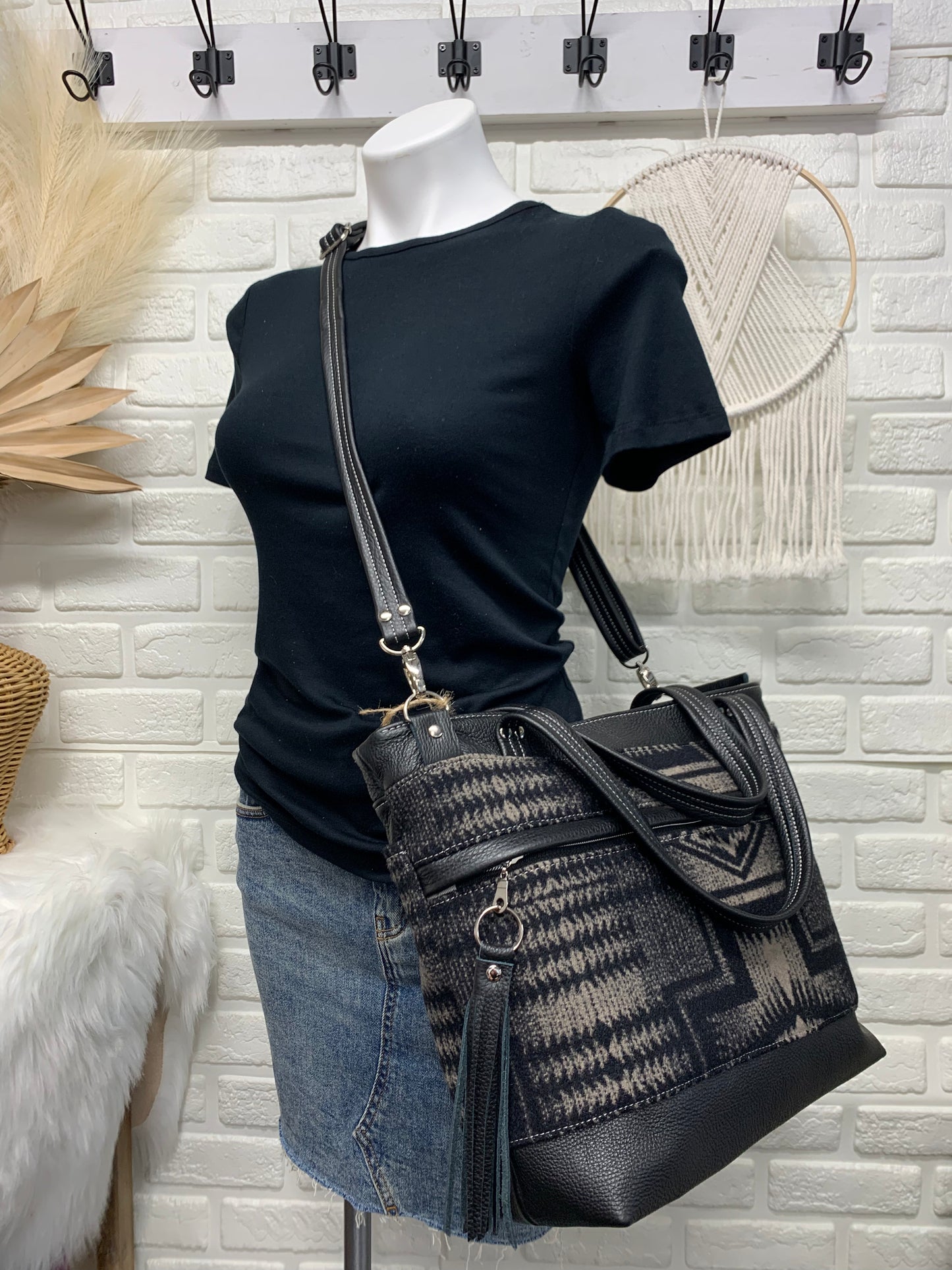 Topaz tote Wool and leather, Harding Black, black genuine leather
