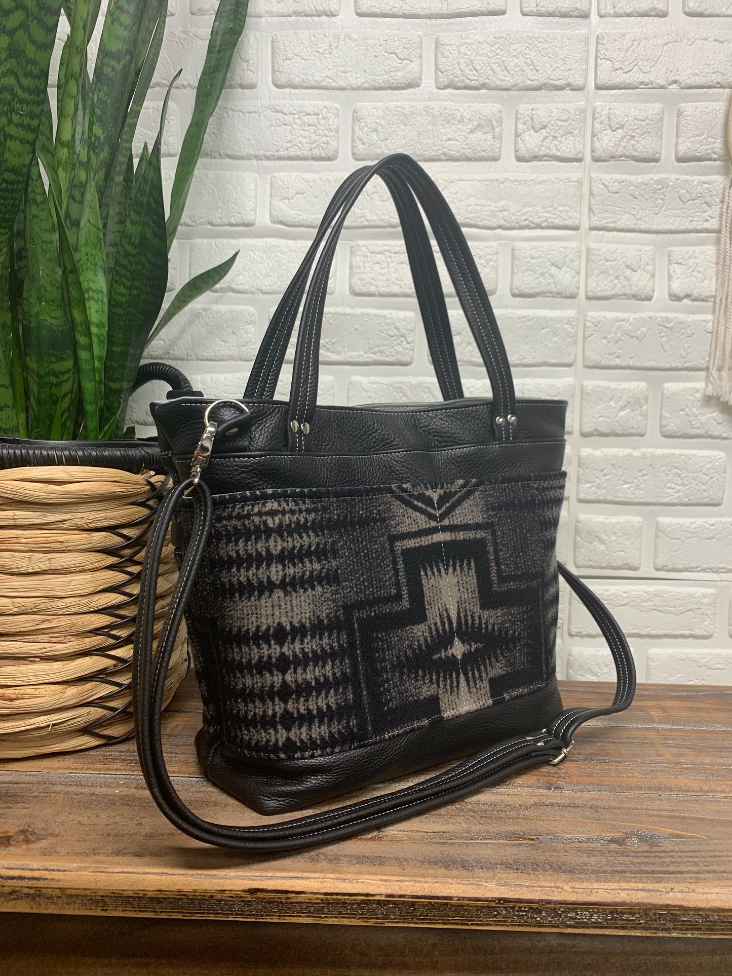 Topaz tote Wool and leather, Harding Black, black genuine leather